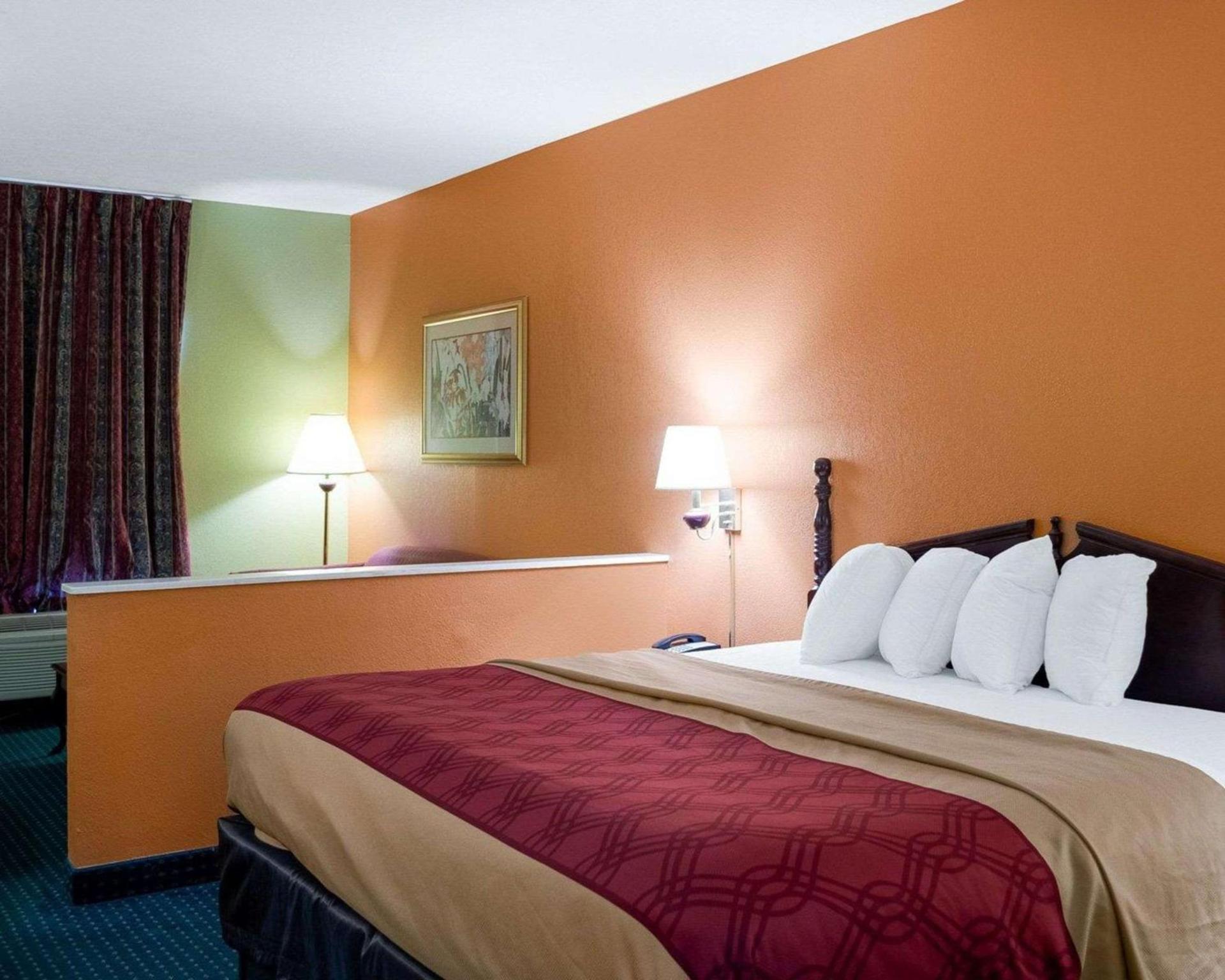 Econo Lodge Canton I-55 photo 23