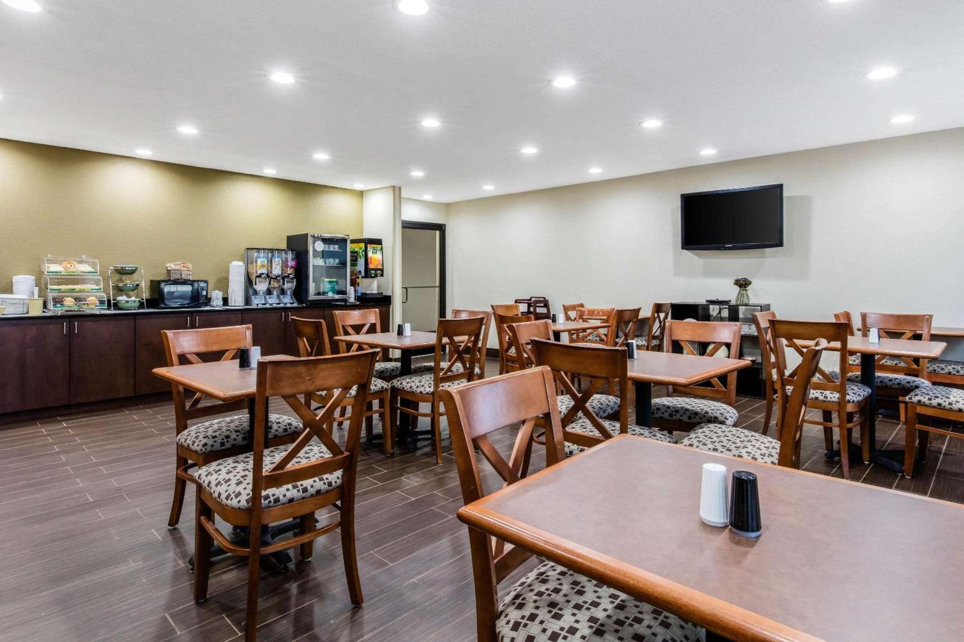Quality Inn Batesville photo 24