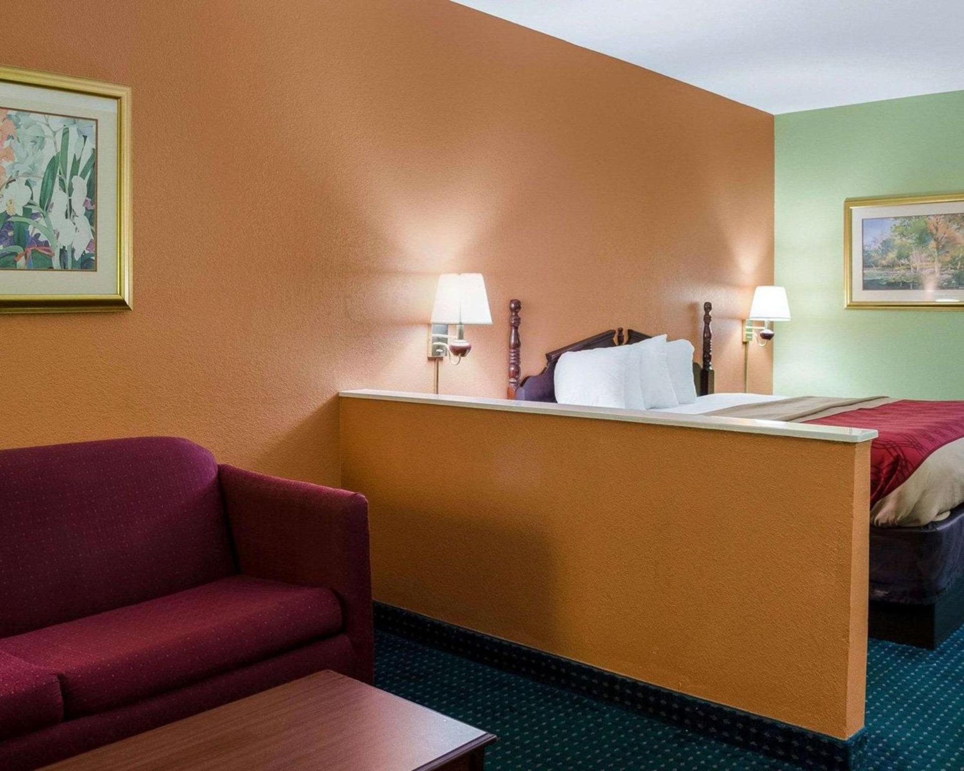 Econo Lodge Canton I-55 photo 27