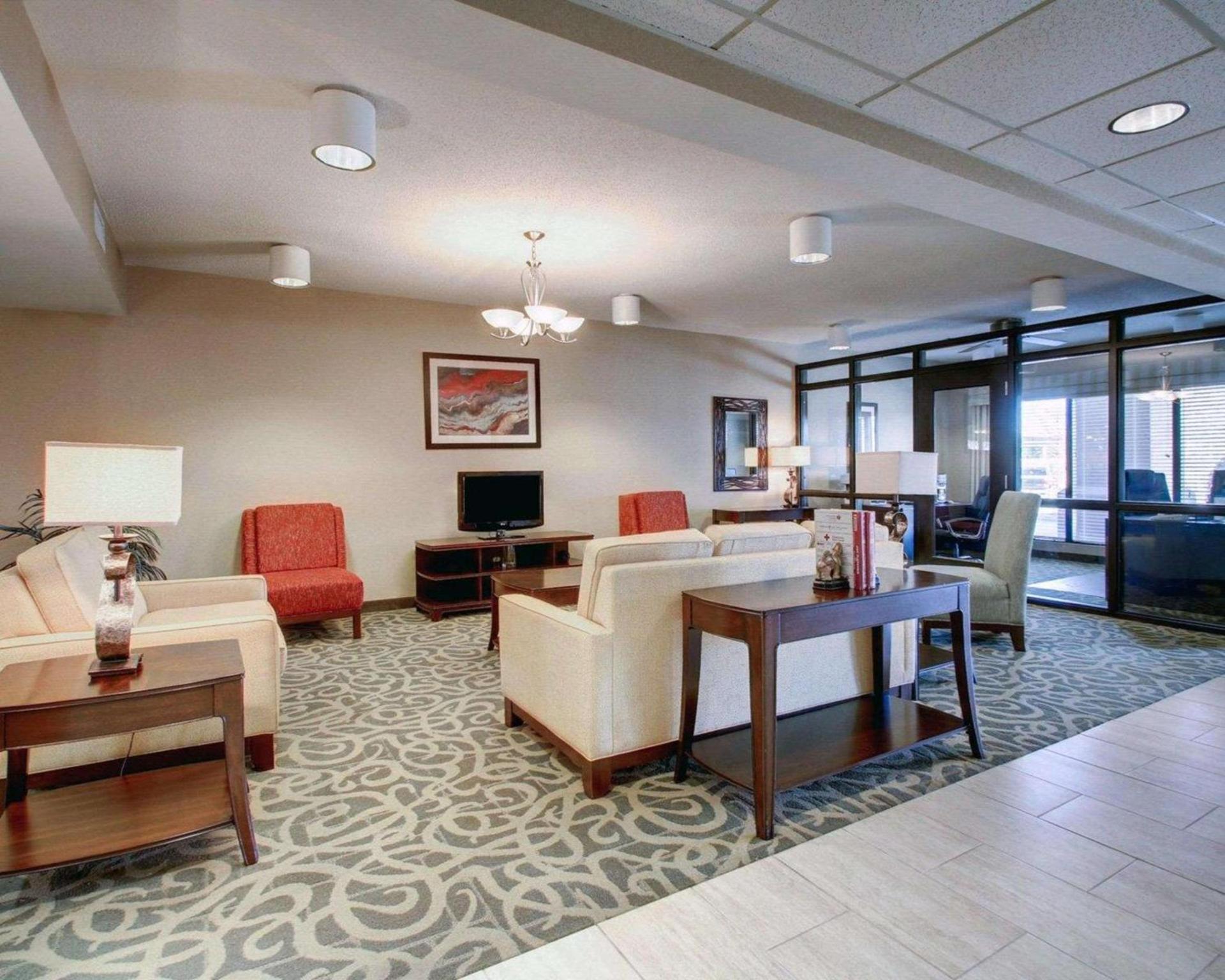 Comfort Inn & Suites Moss Point Pascagoula photo 2