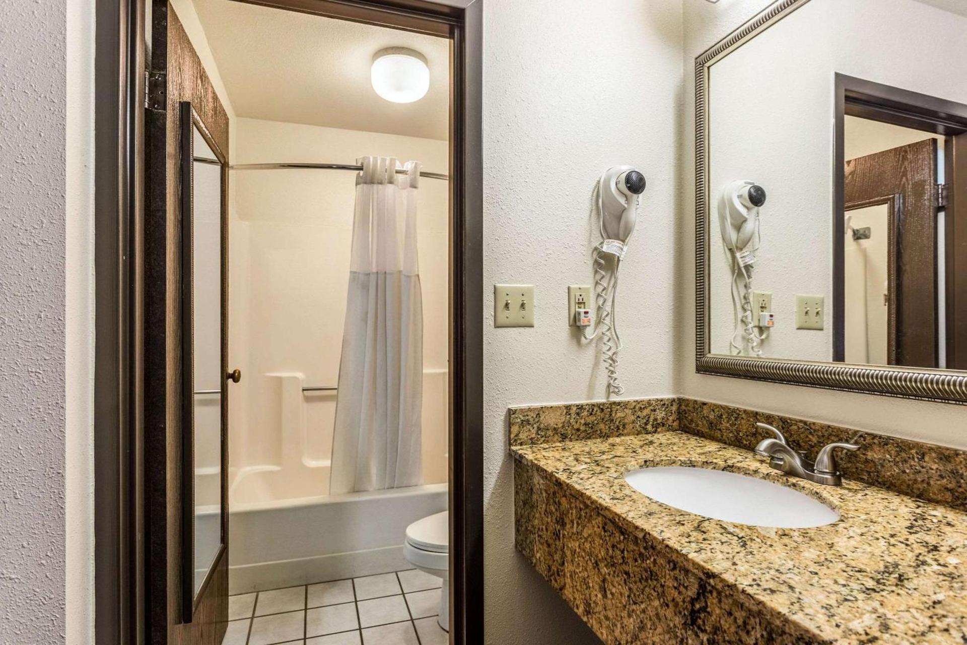Quality Inn Tupelo Central photo 19