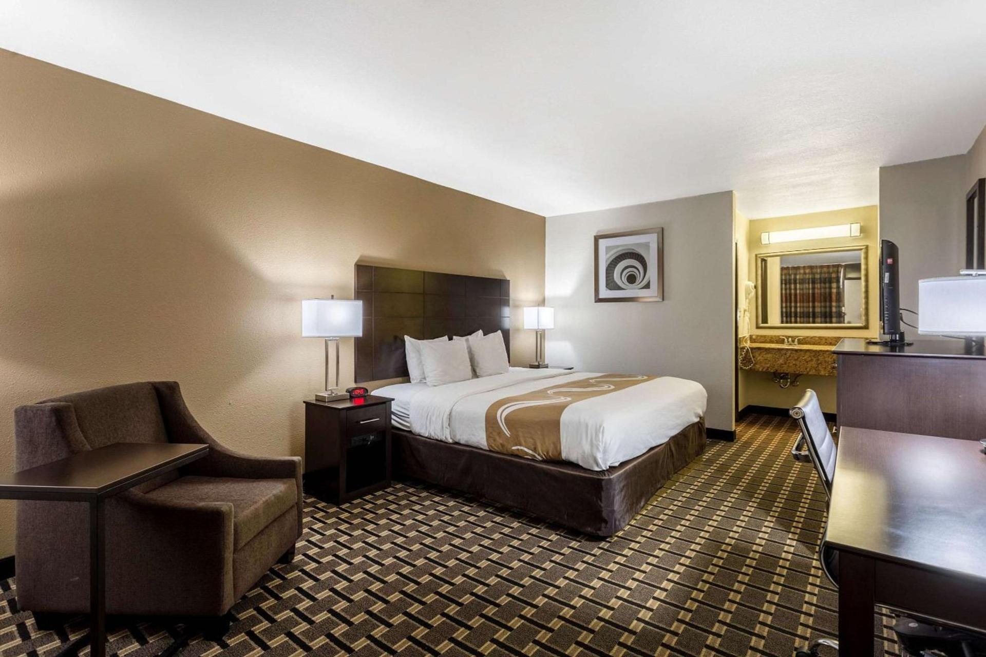 Quality Inn Tupelo Central photo 11