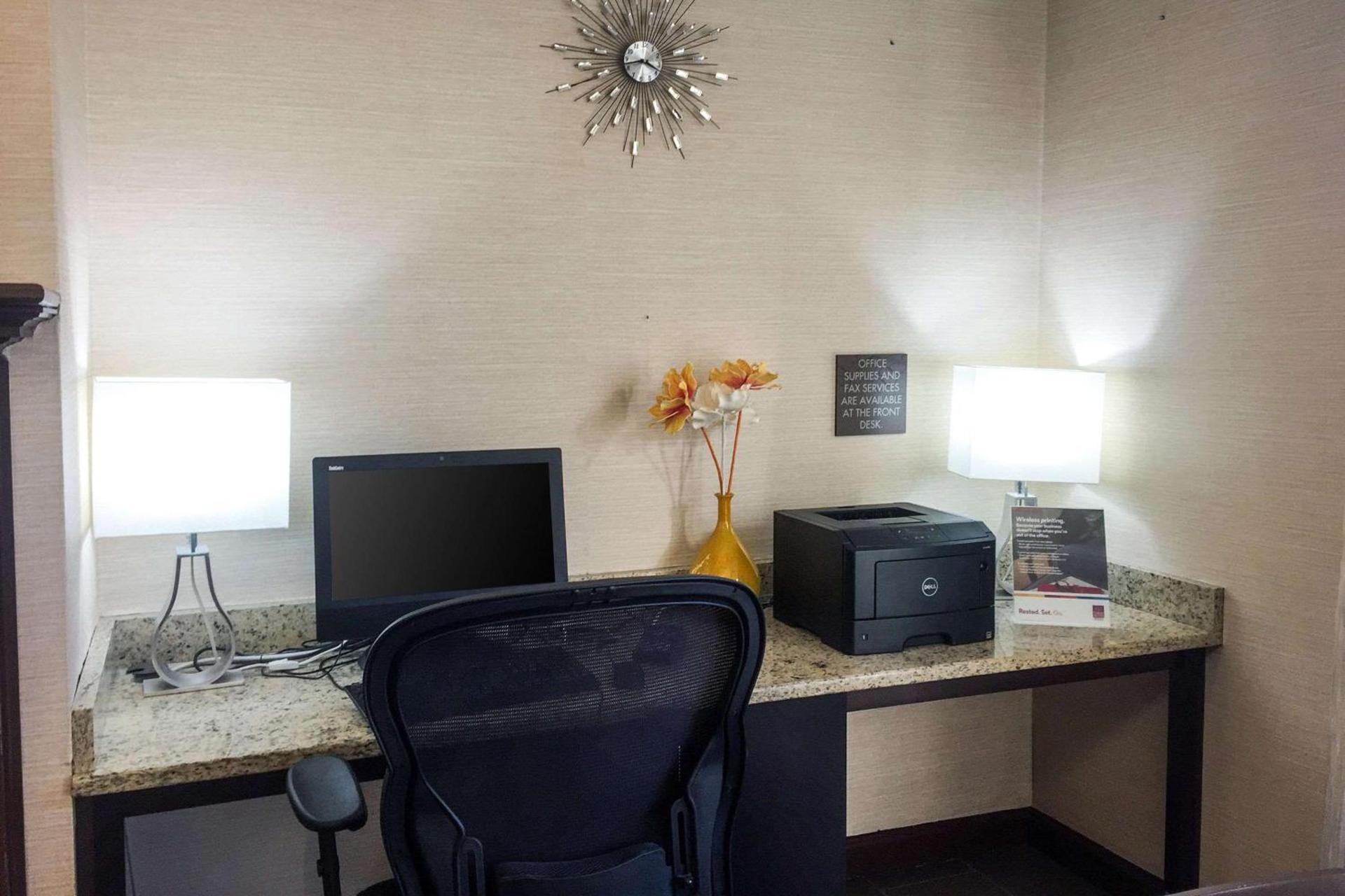 Comfort Suites Regency Park photo 16