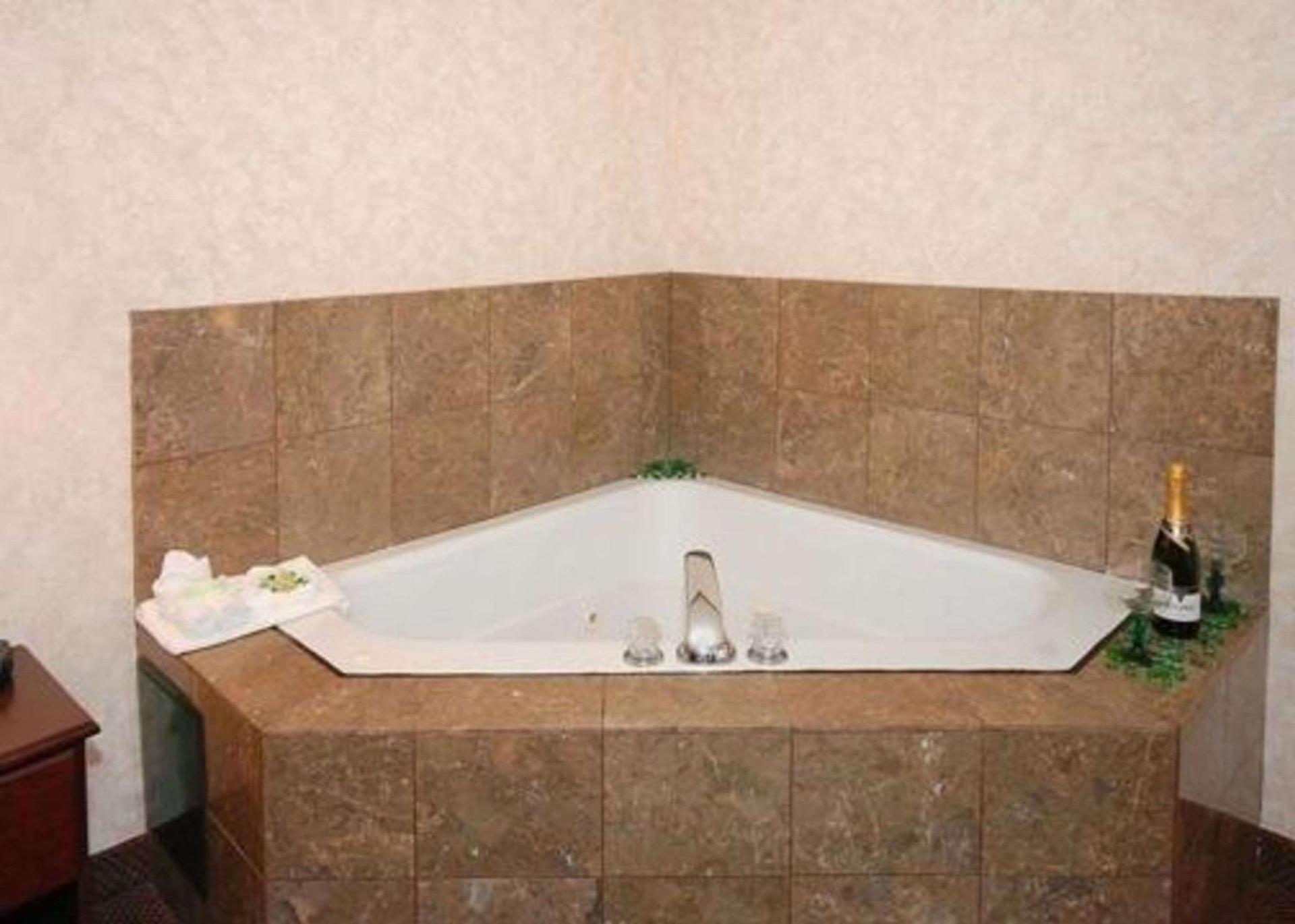 Quality Inn & Suites Tarboro - Kingsboro photo 5