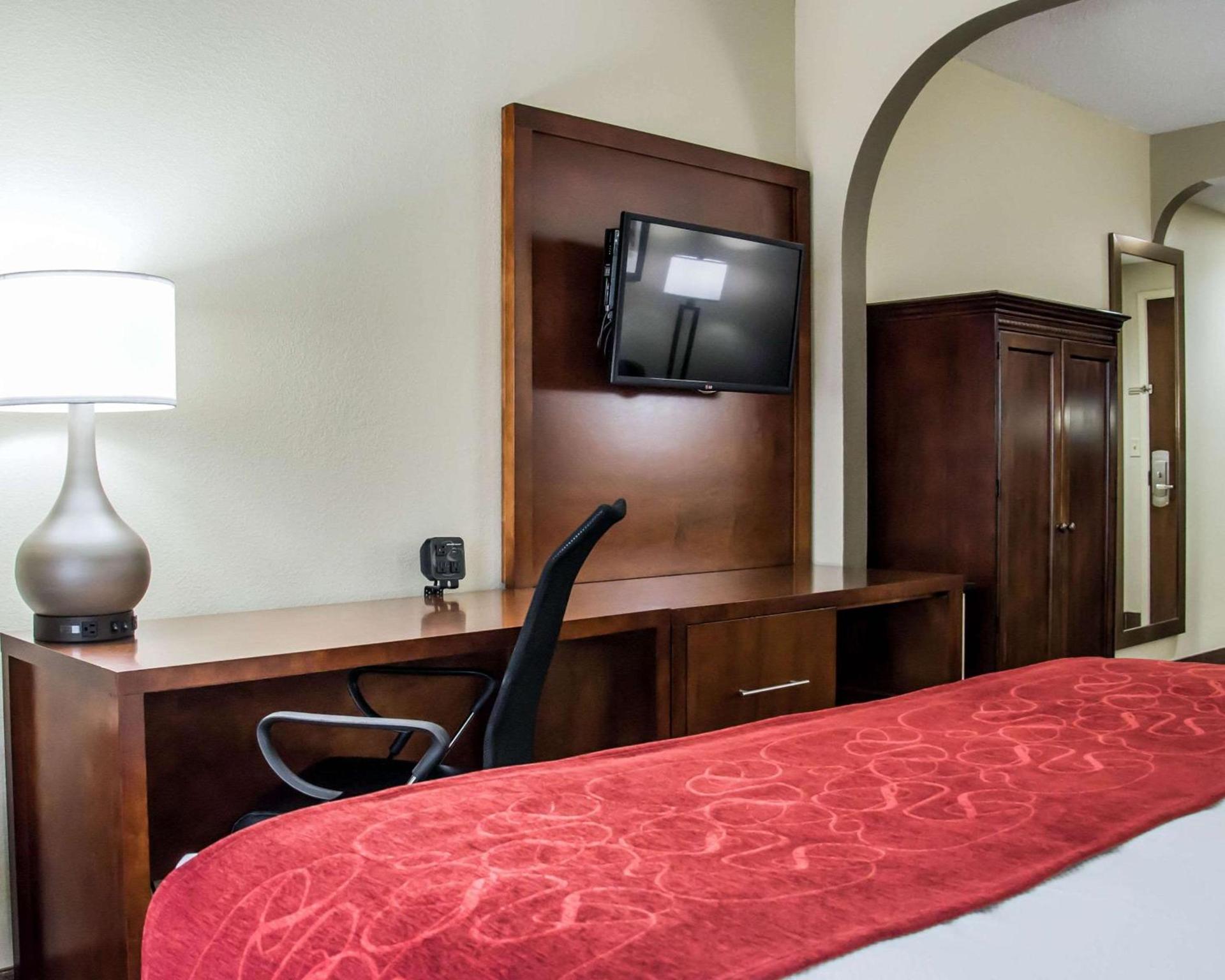 Comfort Suites University - Research Park photo 15