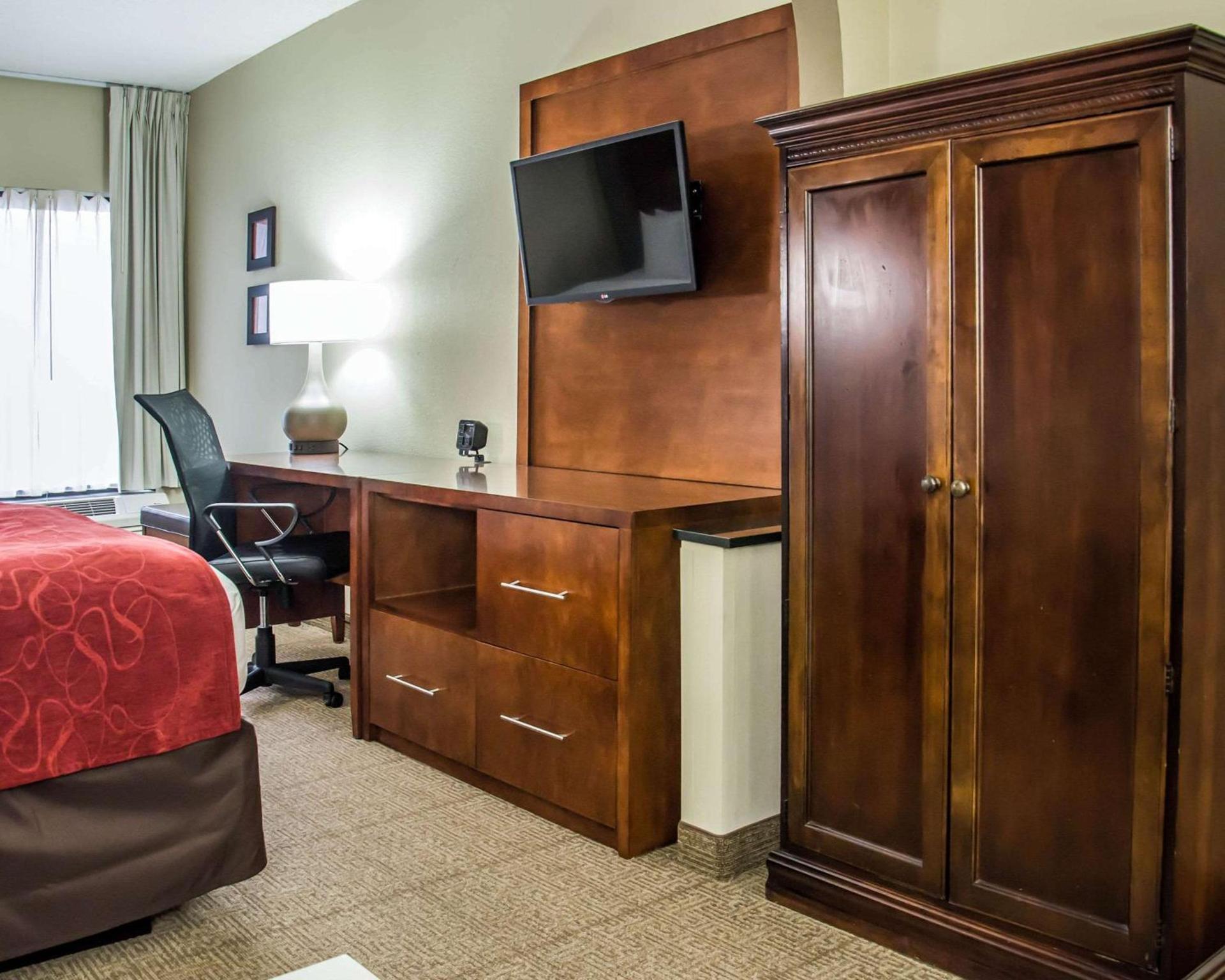 Comfort Suites University - Research Park photo 6