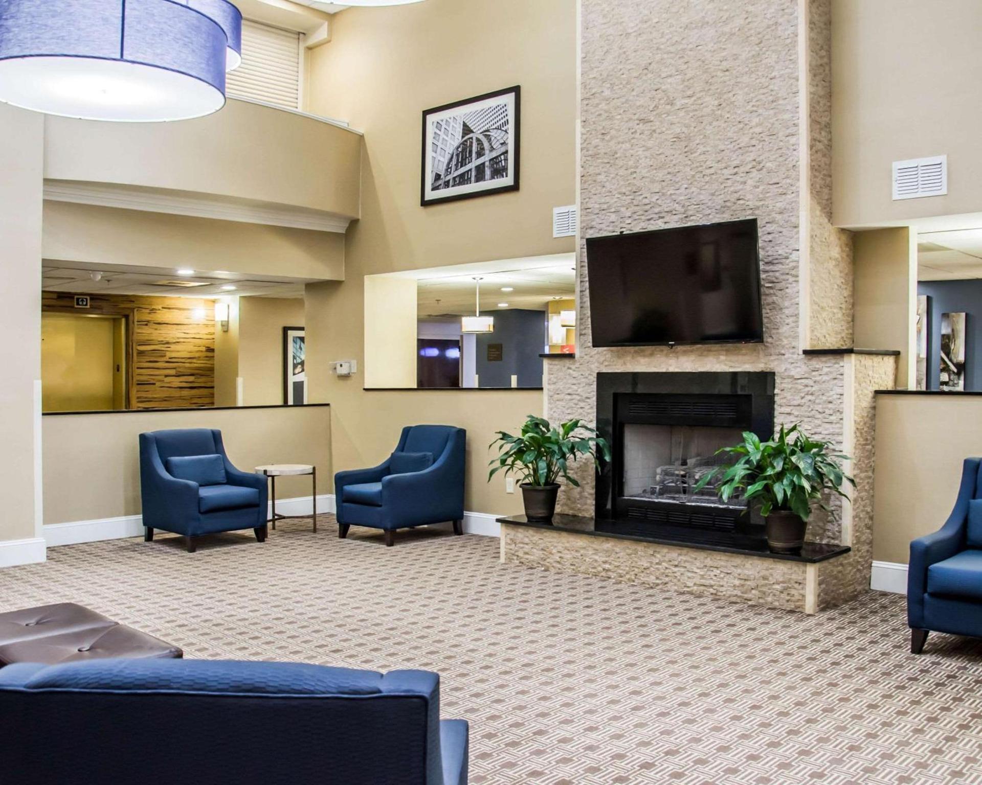 Comfort Suites University - Research Park photo 3
