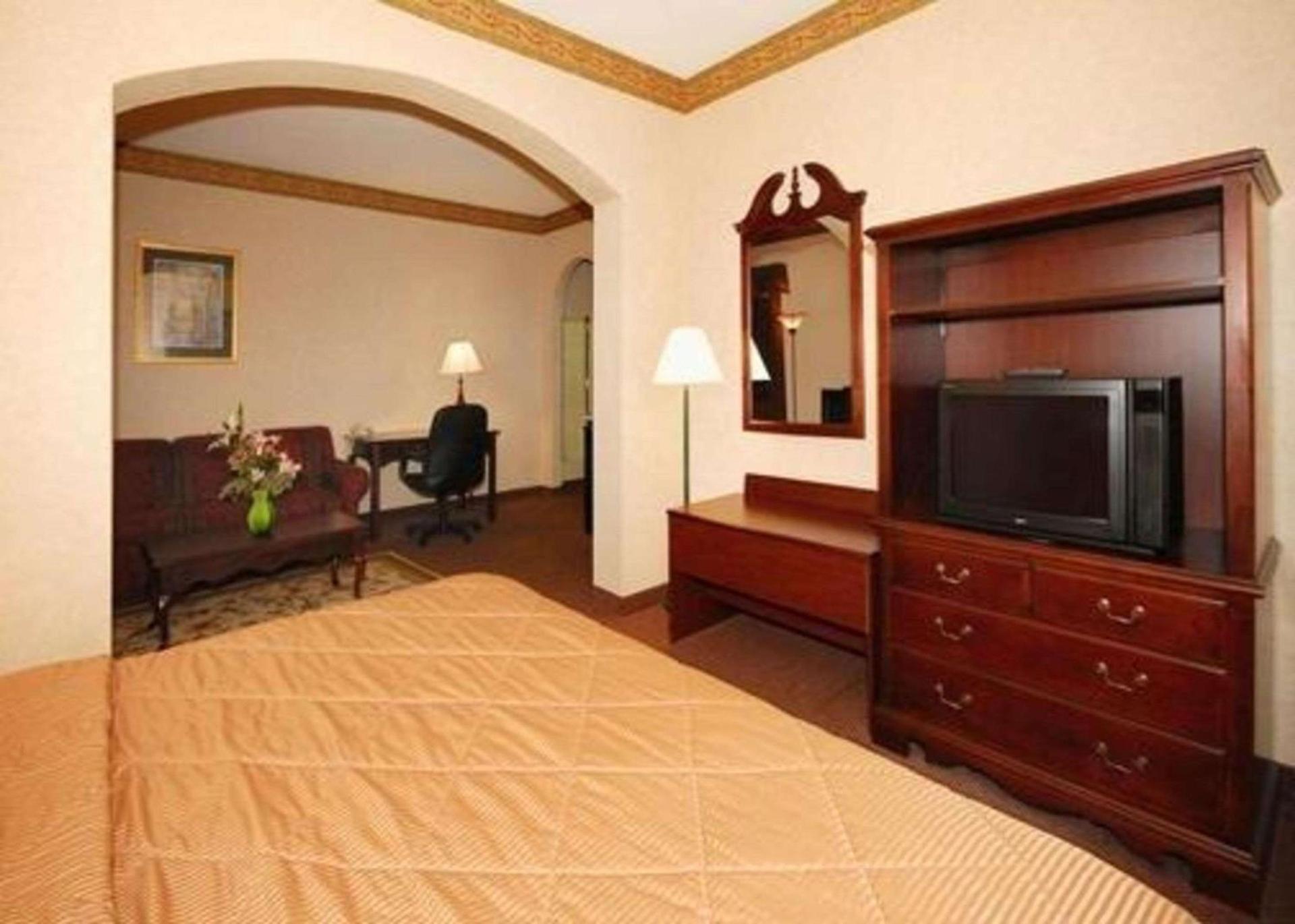 Quality Inn & Suites Tarboro - Kingsboro photo 12