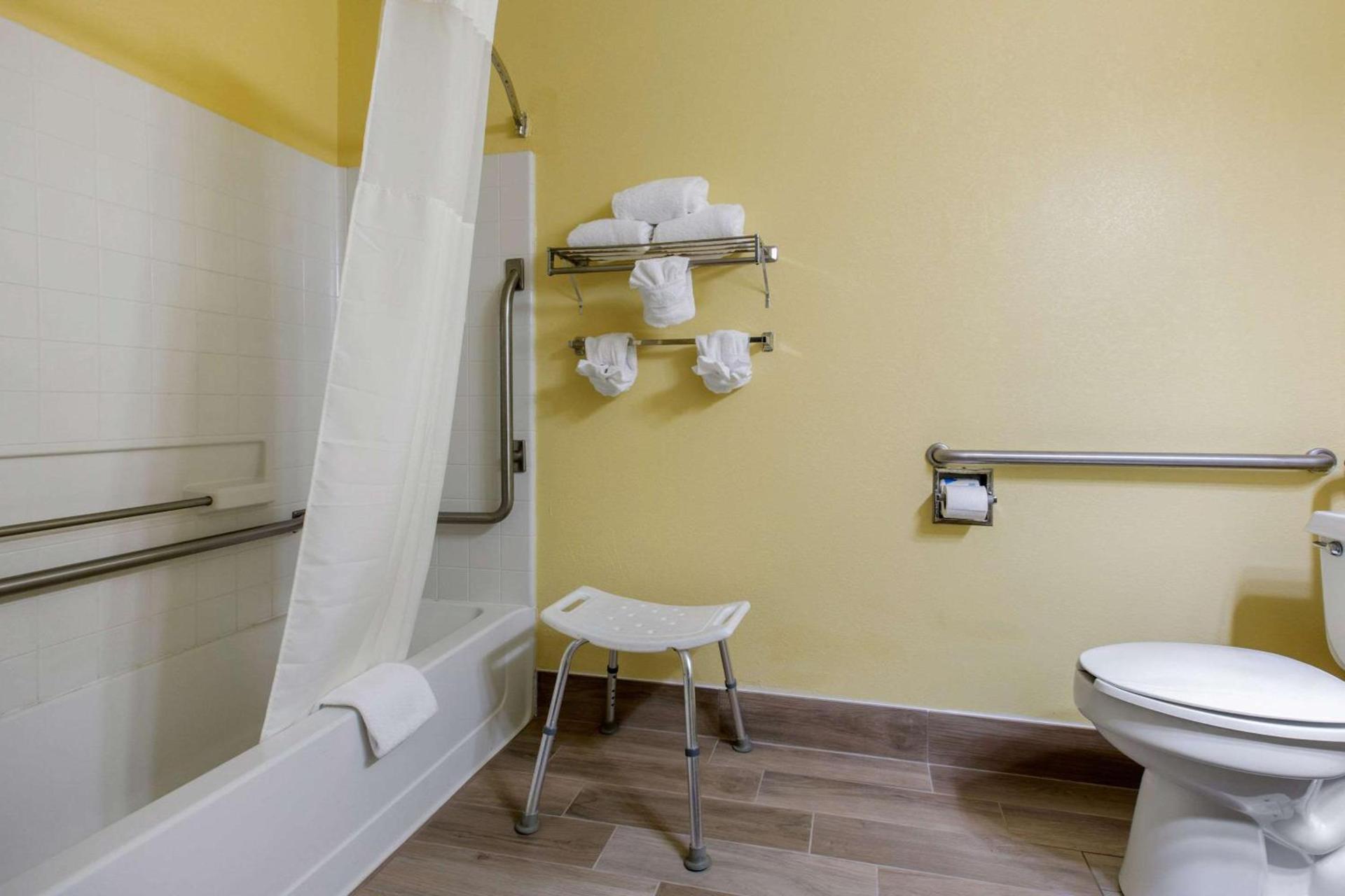 Quality Inn Williamston photo 28