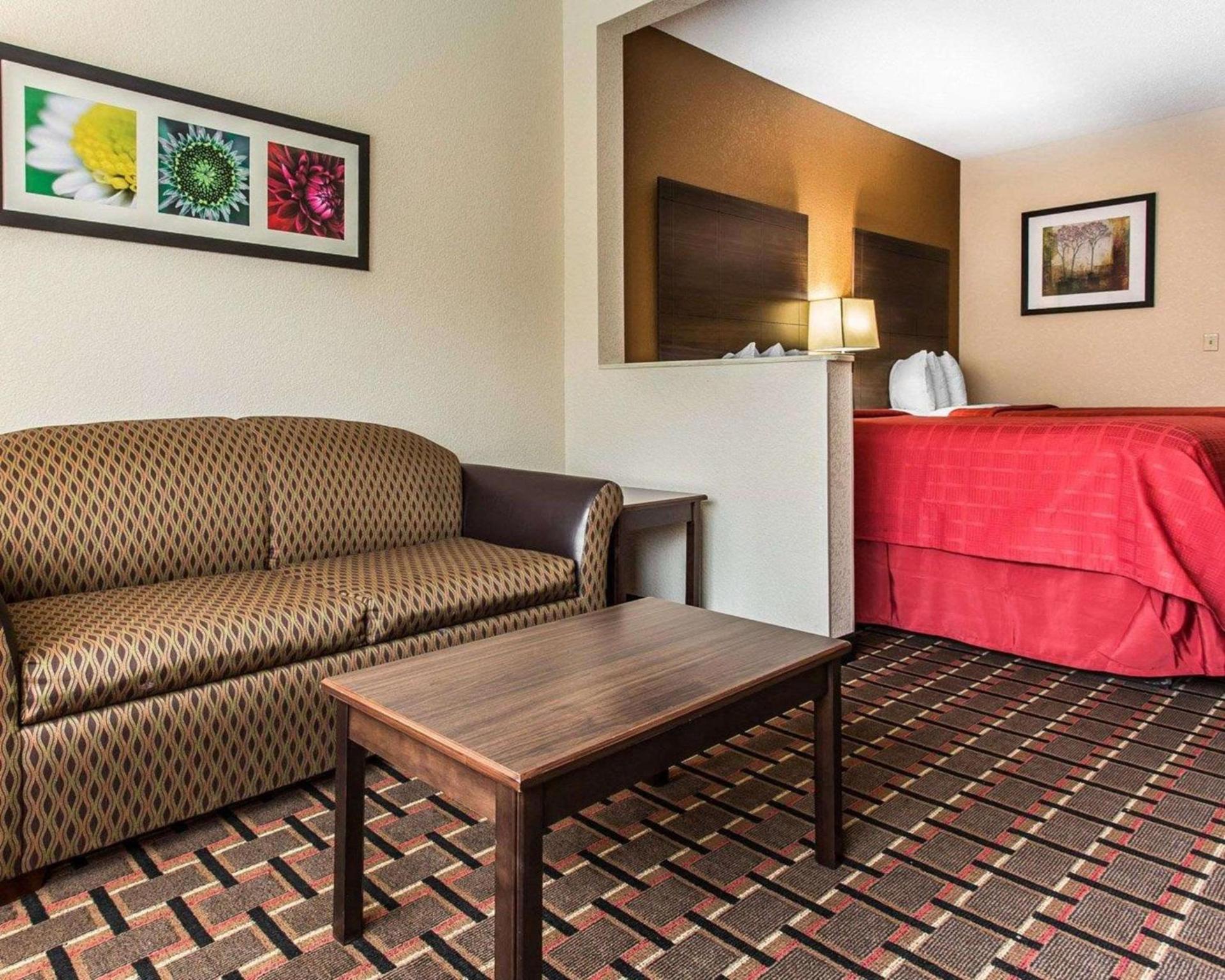 Quality Suites Hickory South photo 24
