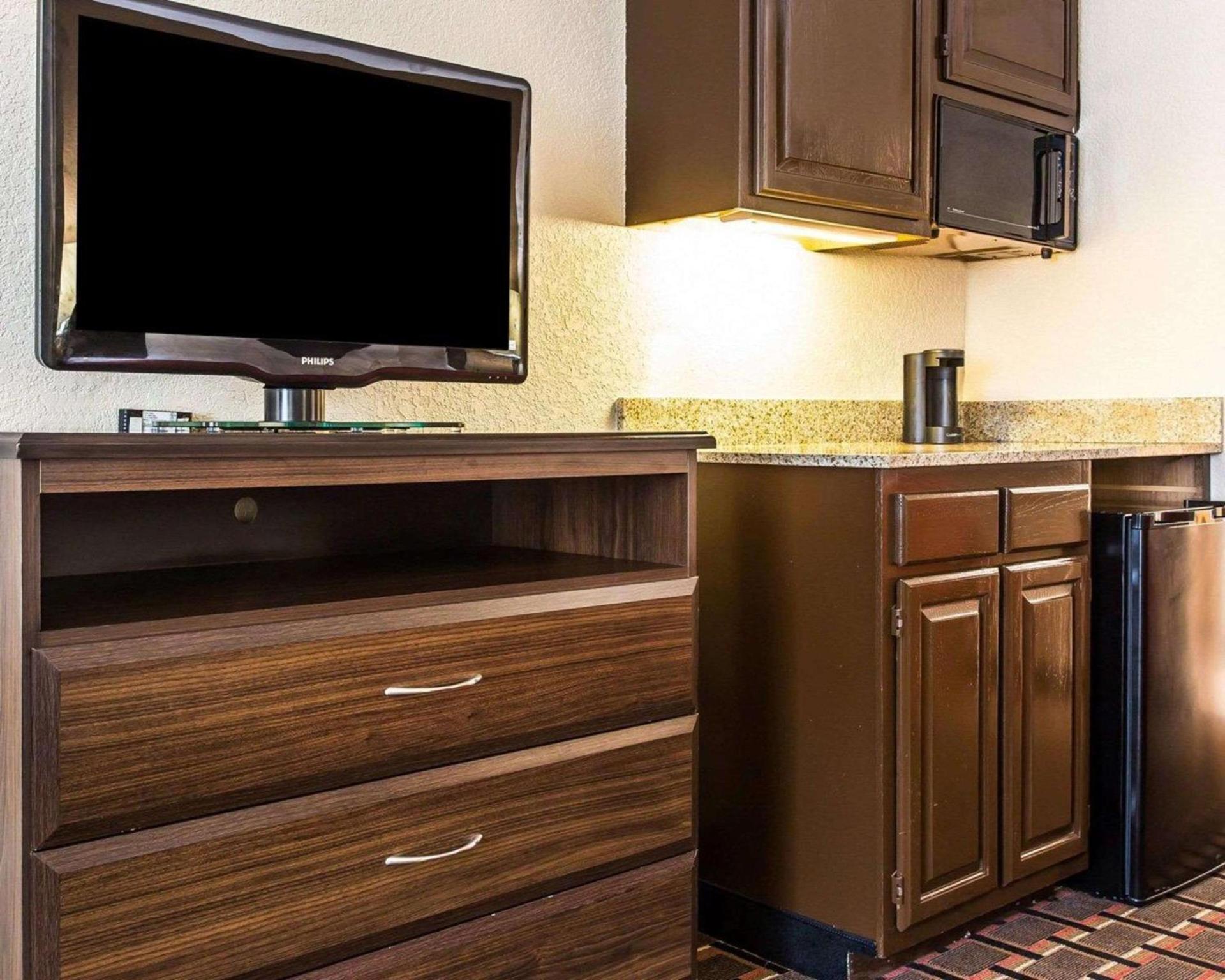 Quality Suites Hickory South photo 12