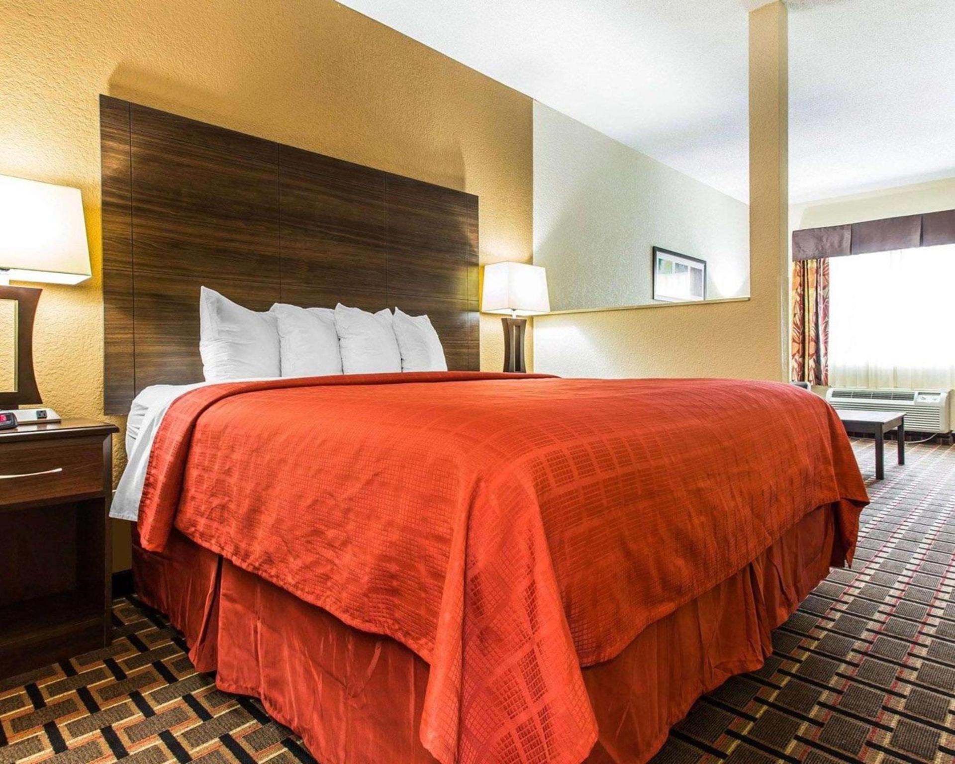 Quality Suites Hickory South photo 16