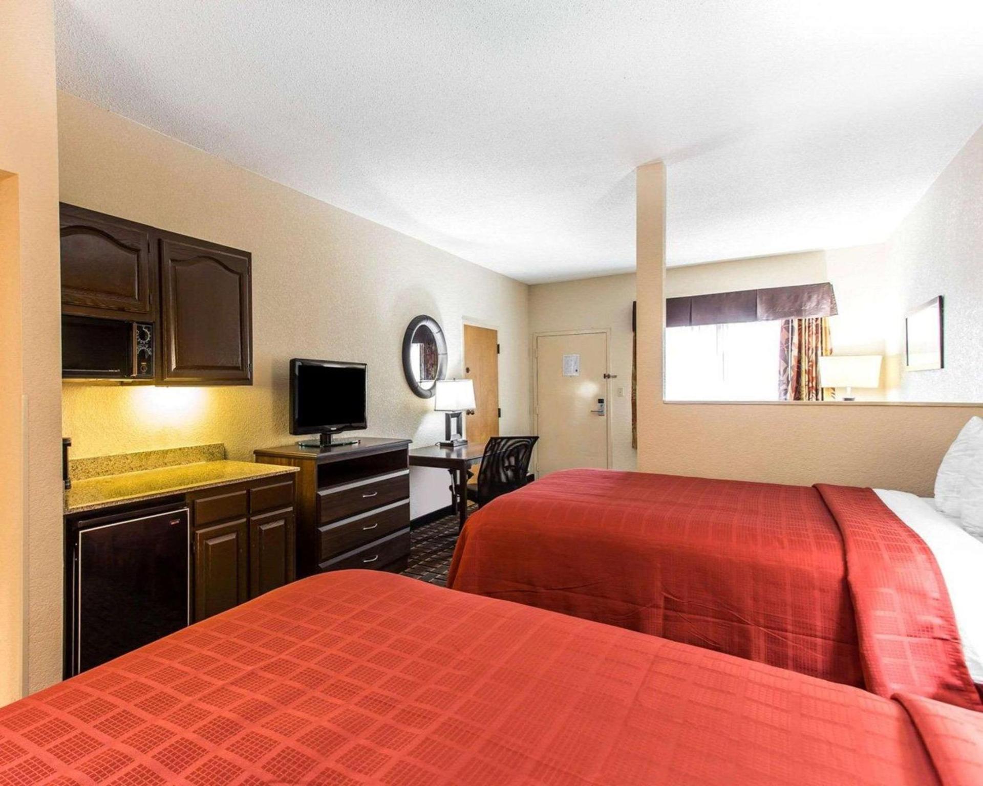 Quality Suites Hickory South photo 10