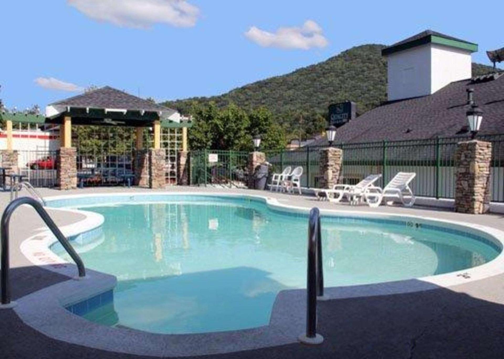 Quality Inn & Suites Biltmore East photo 8