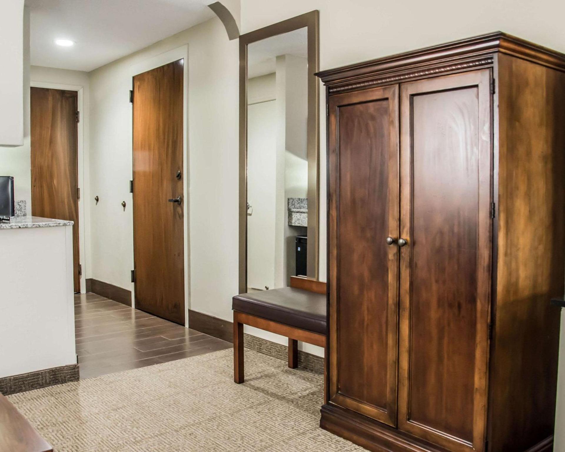 Comfort Suites University - Research Park photo 8