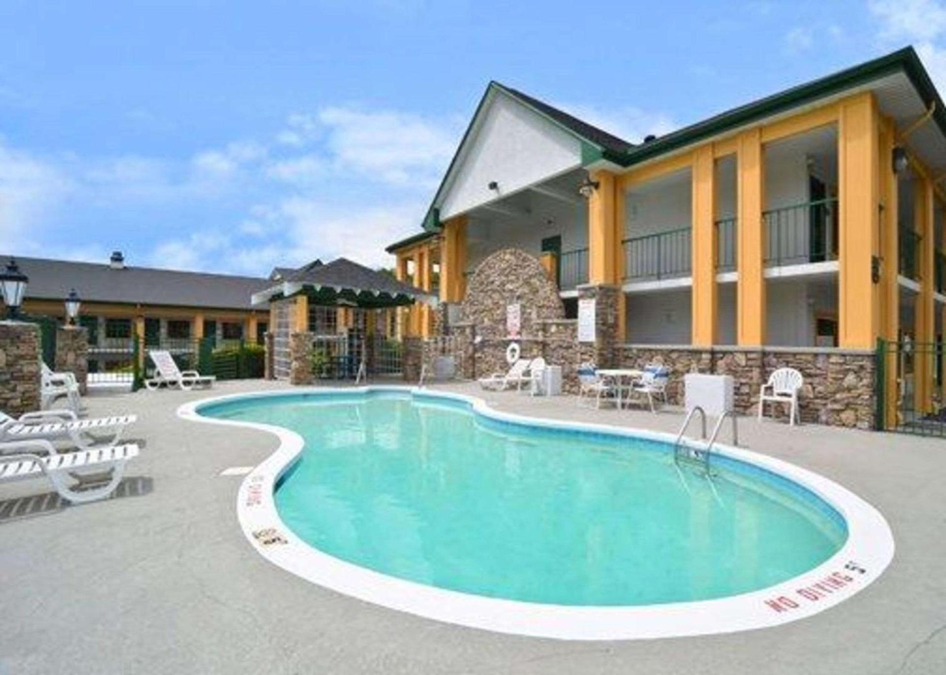 Quality Inn & Suites Biltmore East photo 6
