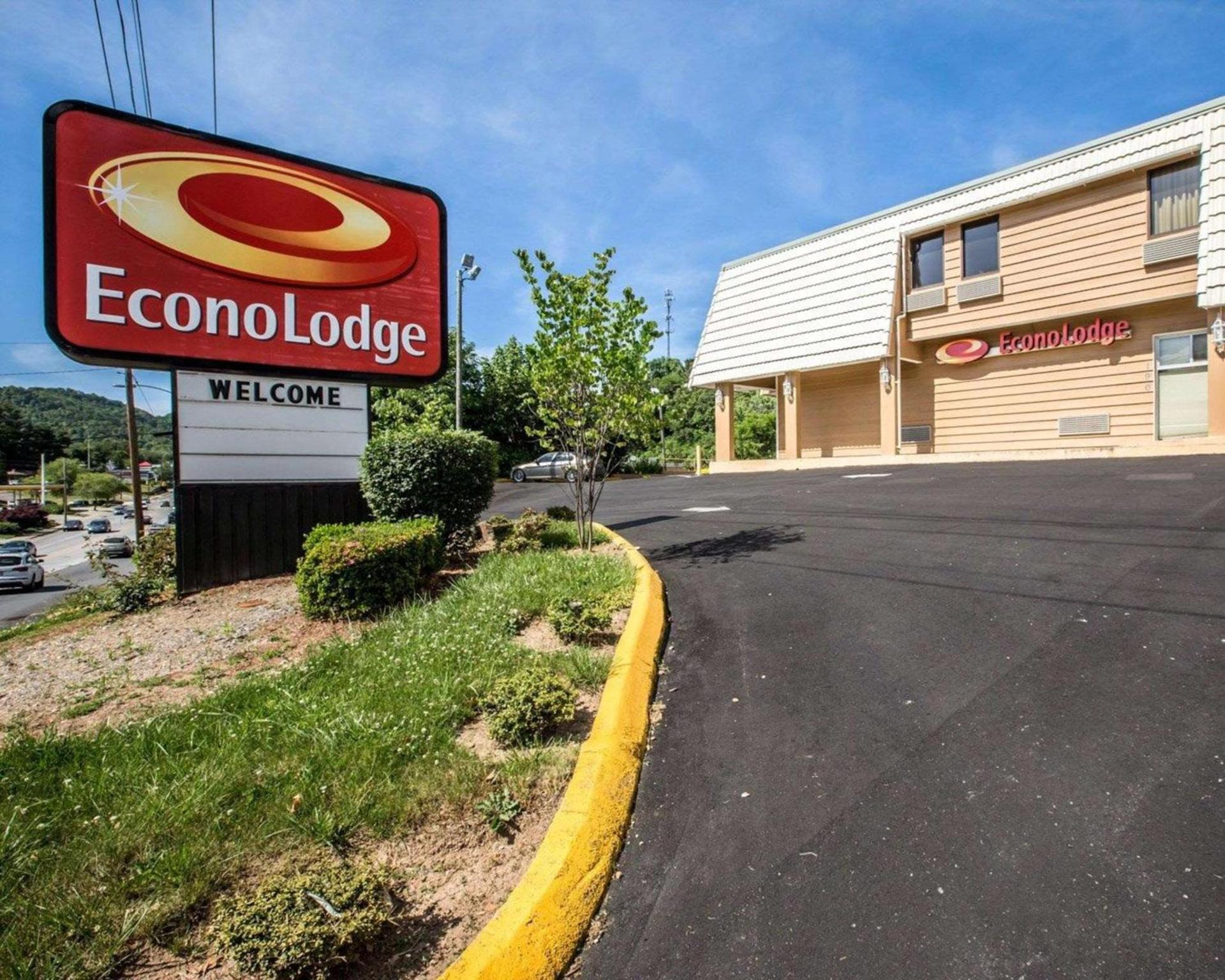 Econo Lodge Biltmore photo 1