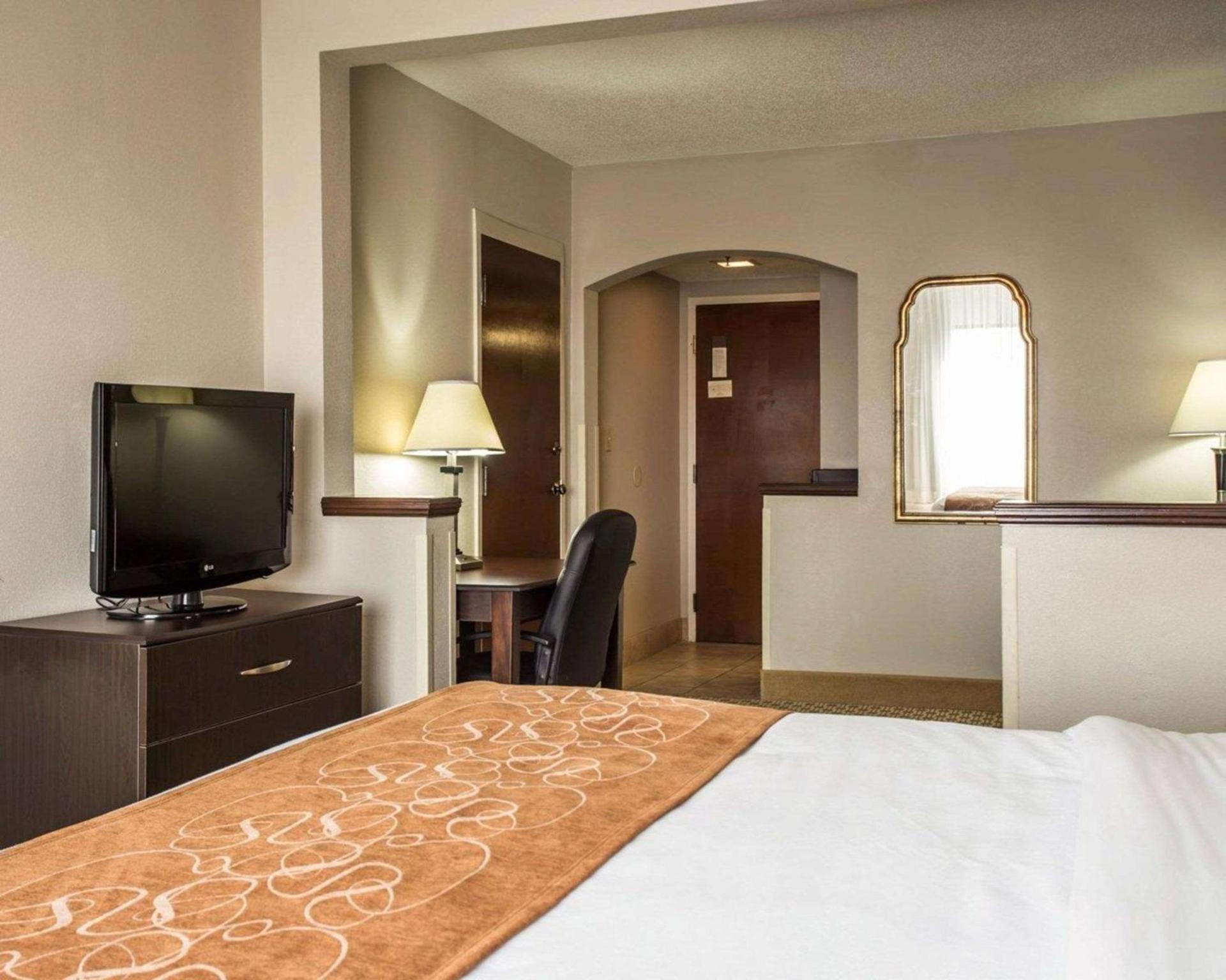Comfort Suites Lumberton North photo 23