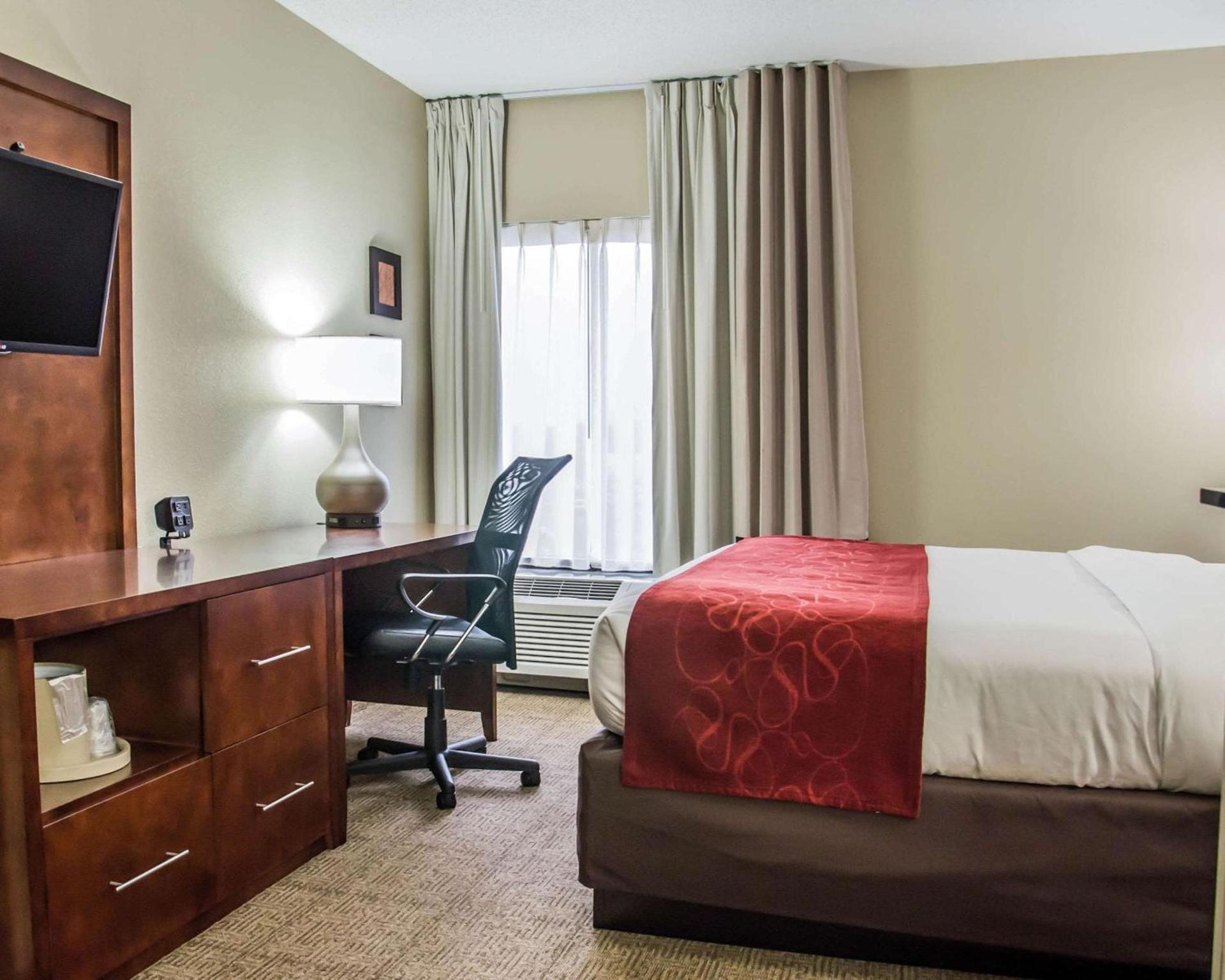 Comfort Suites University - Research Park photo 18
