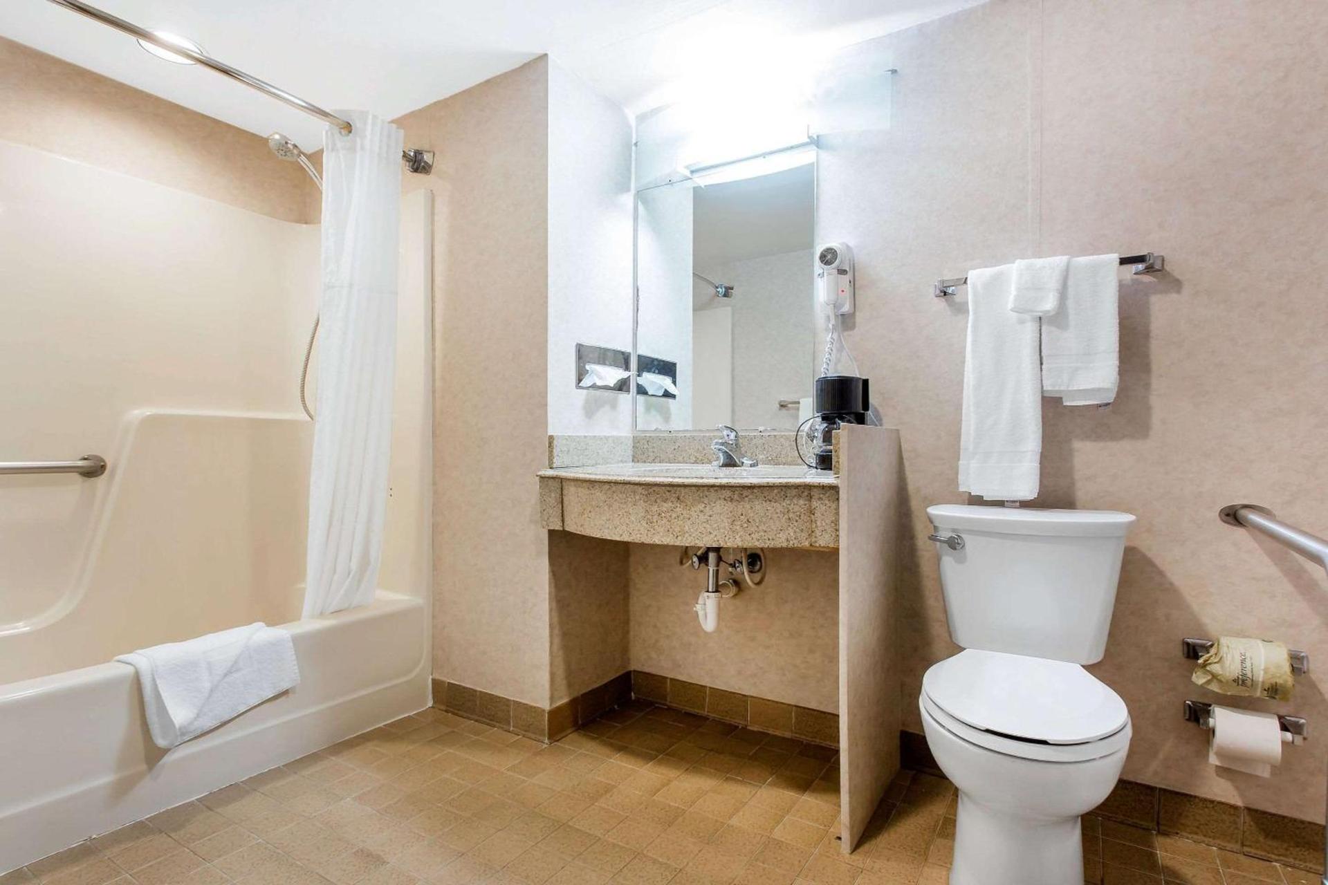 Quality Inn Mount Airy Mayberry photo 23