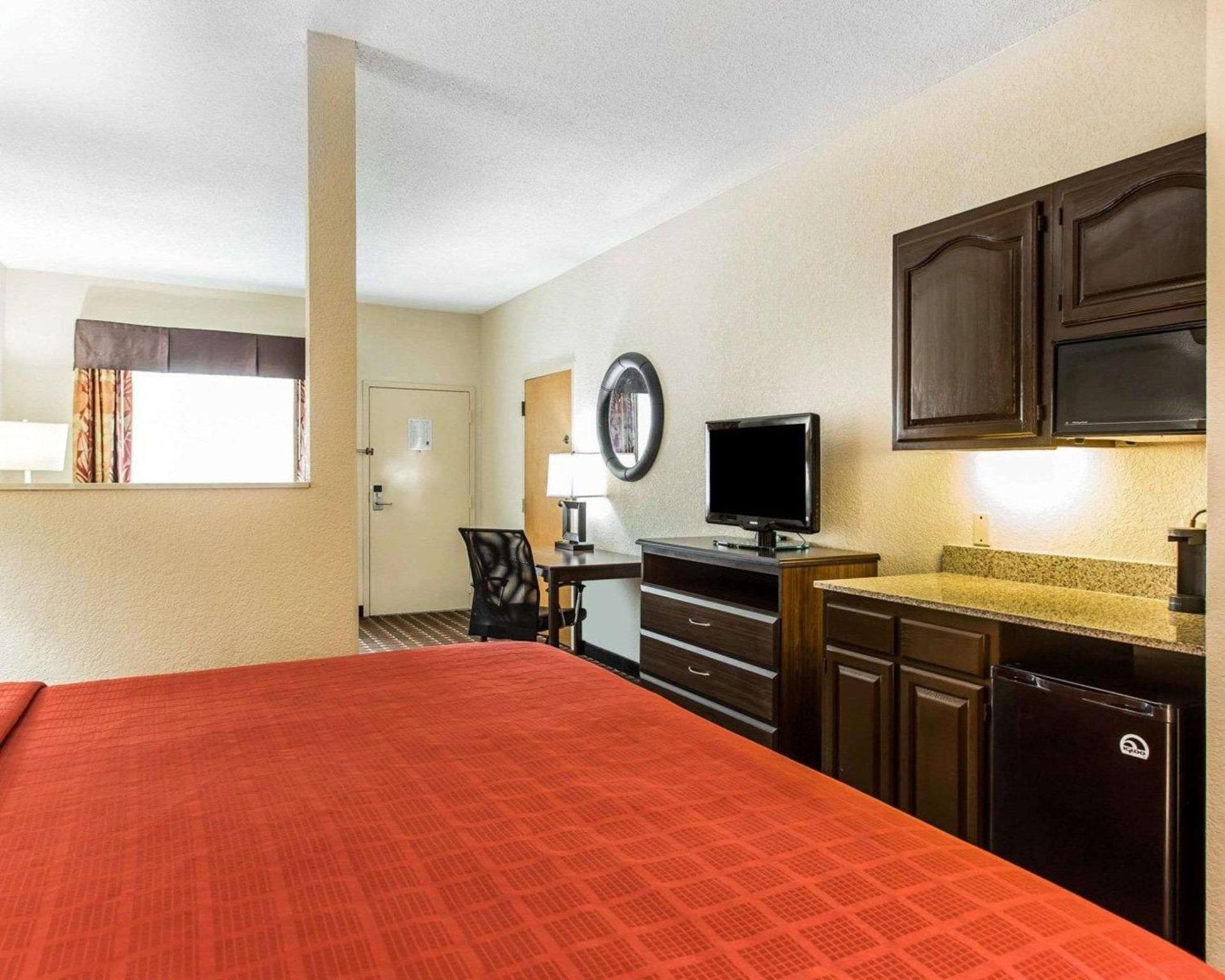 Quality Suites Hickory South photo 7