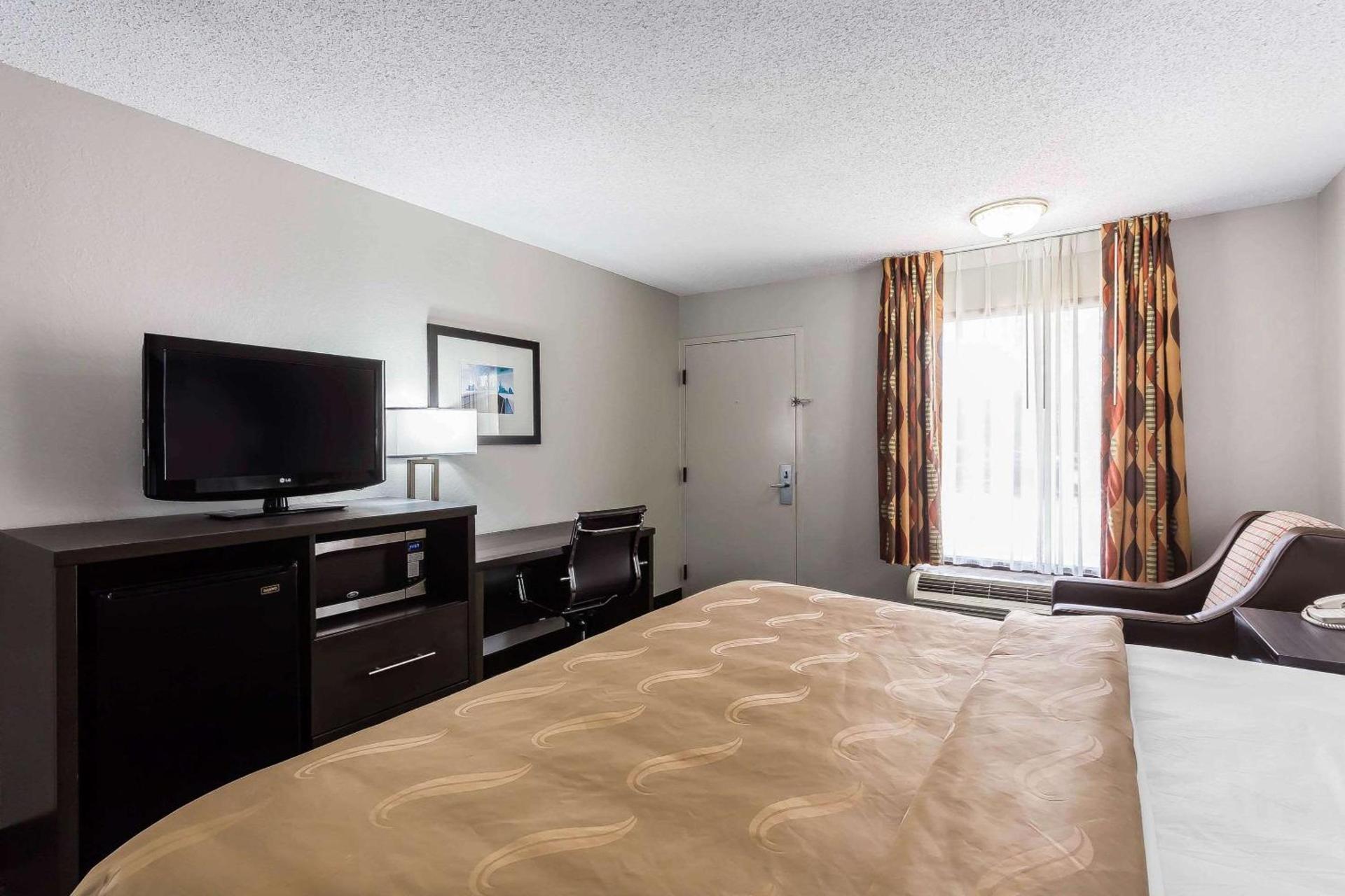 Quality Inn & Suites Mooresville-Lake Norman photo 12