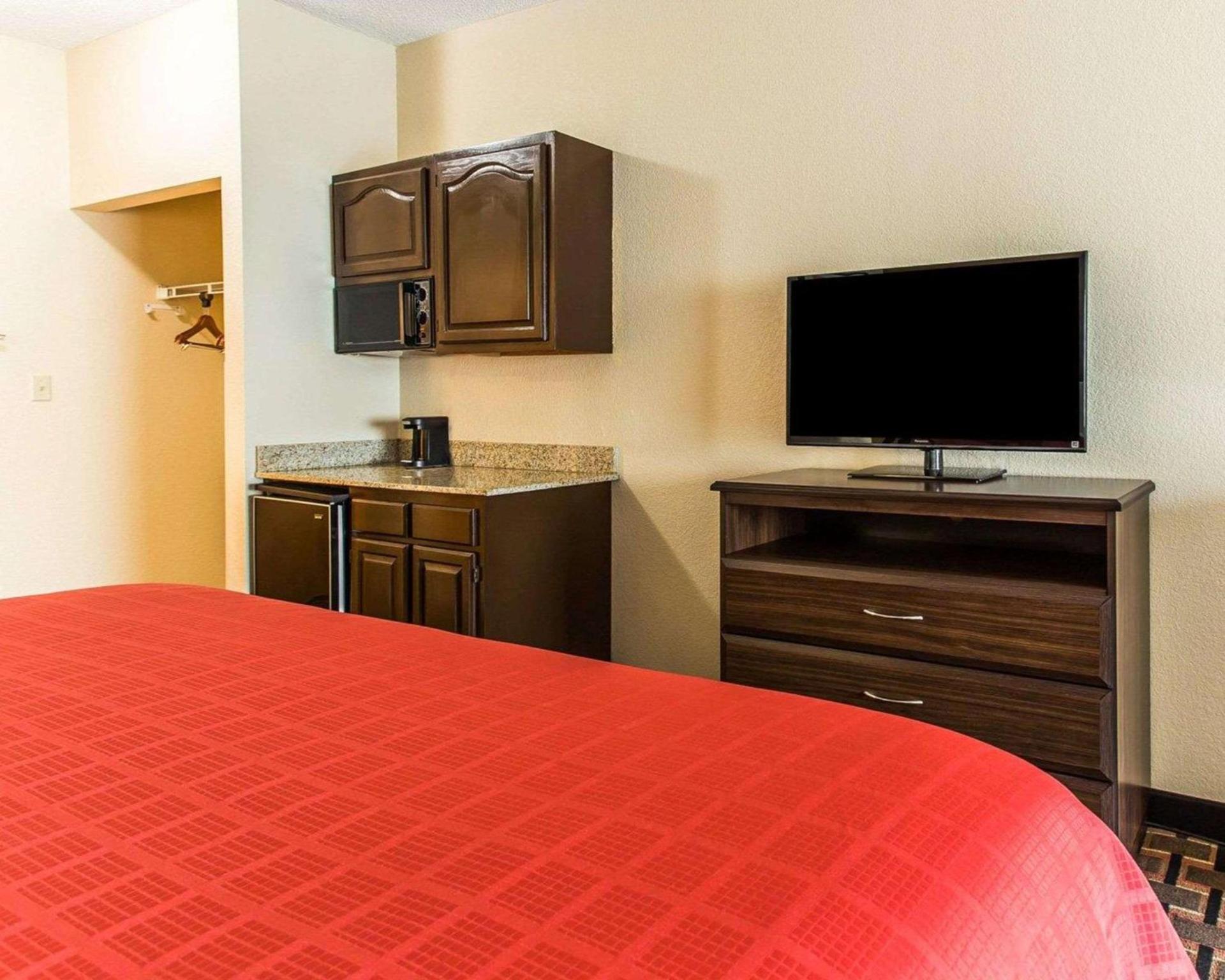 Quality Suites Hickory South photo 23