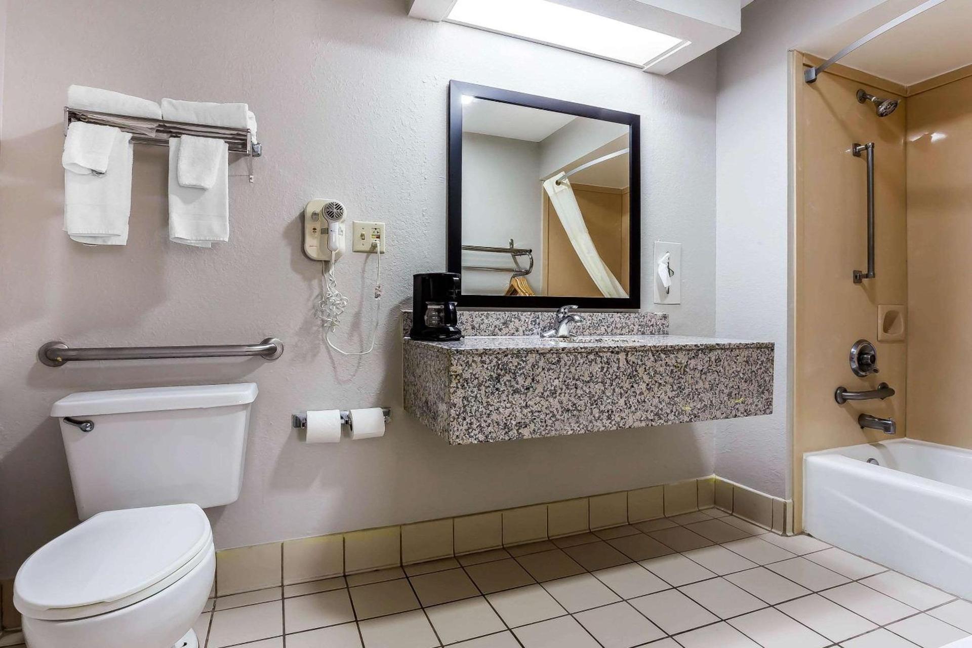 Quality Inn & Suites Mooresville-Lake Norman photo 20