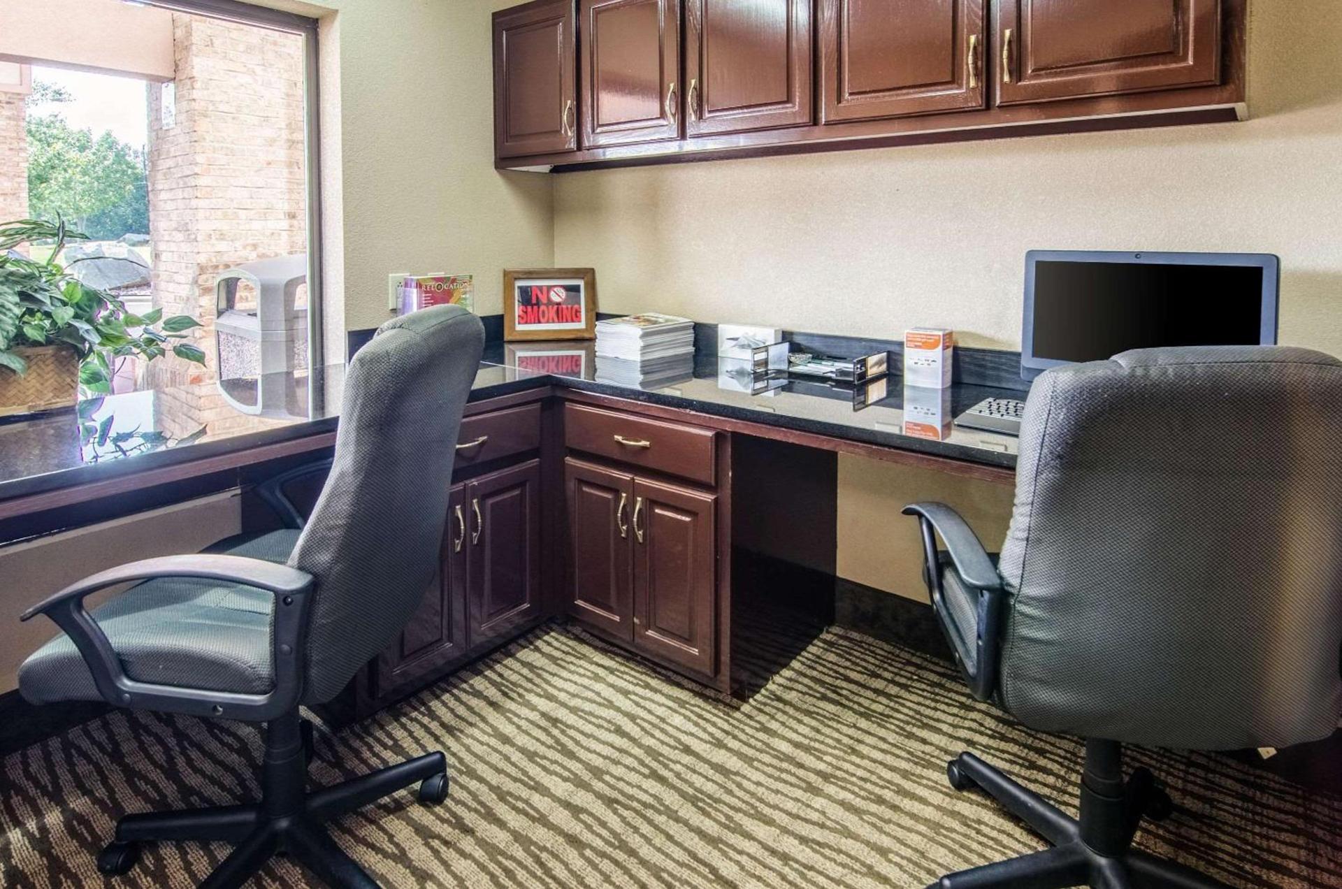 Quality Suites Graham - Burlington South photo 19