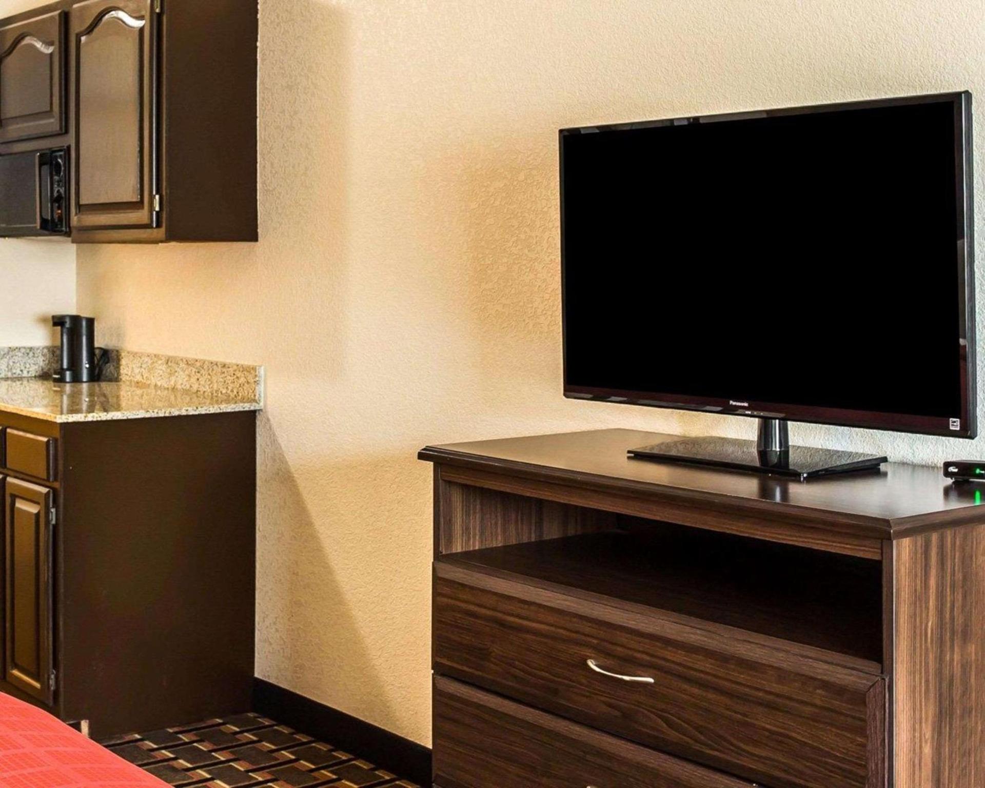 Quality Suites Hickory South photo 15