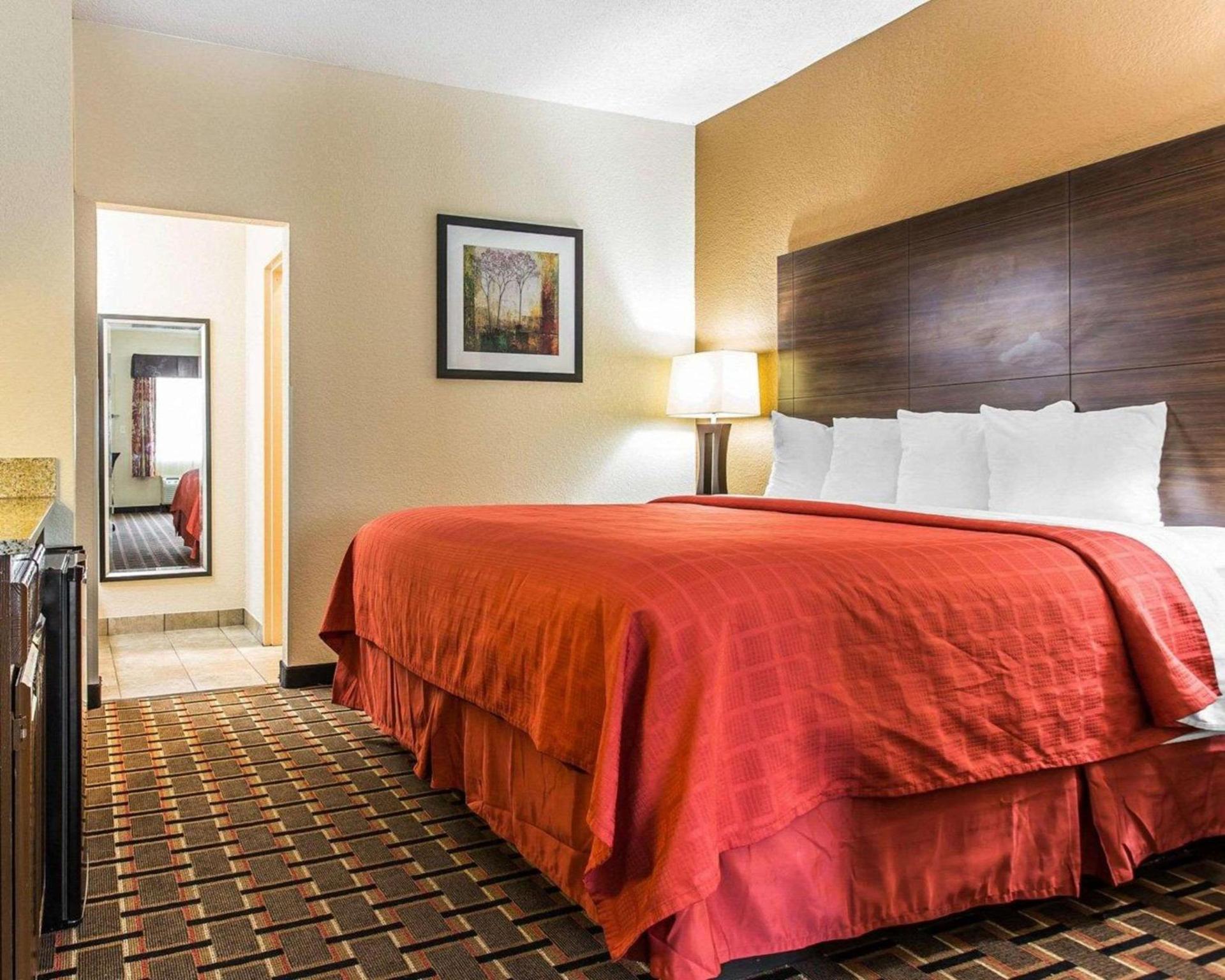 Quality Suites Hickory South photo 13