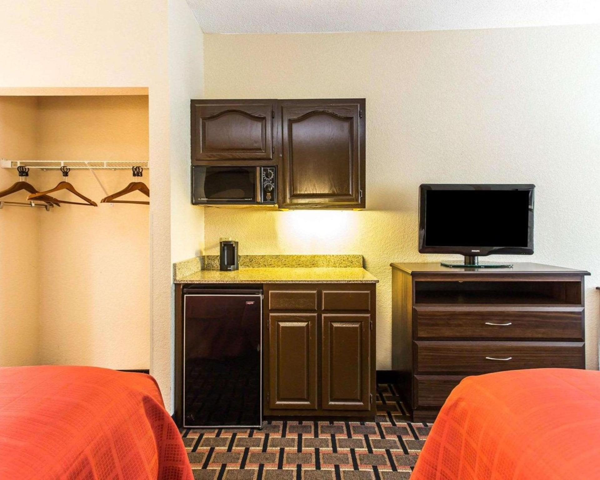 Quality Suites Hickory South photo 17
