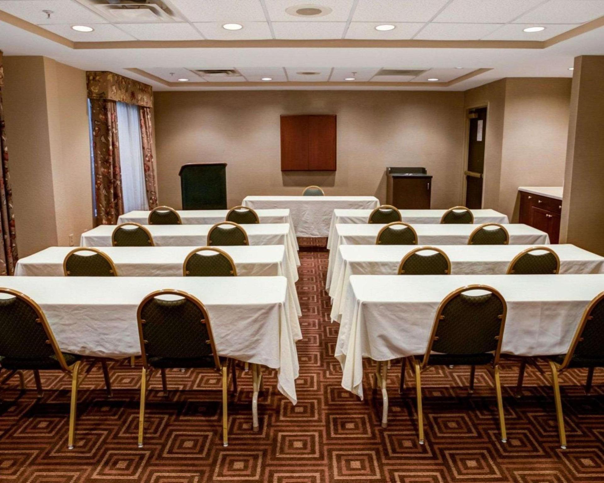 Charlotte Suites by IHG photo 25