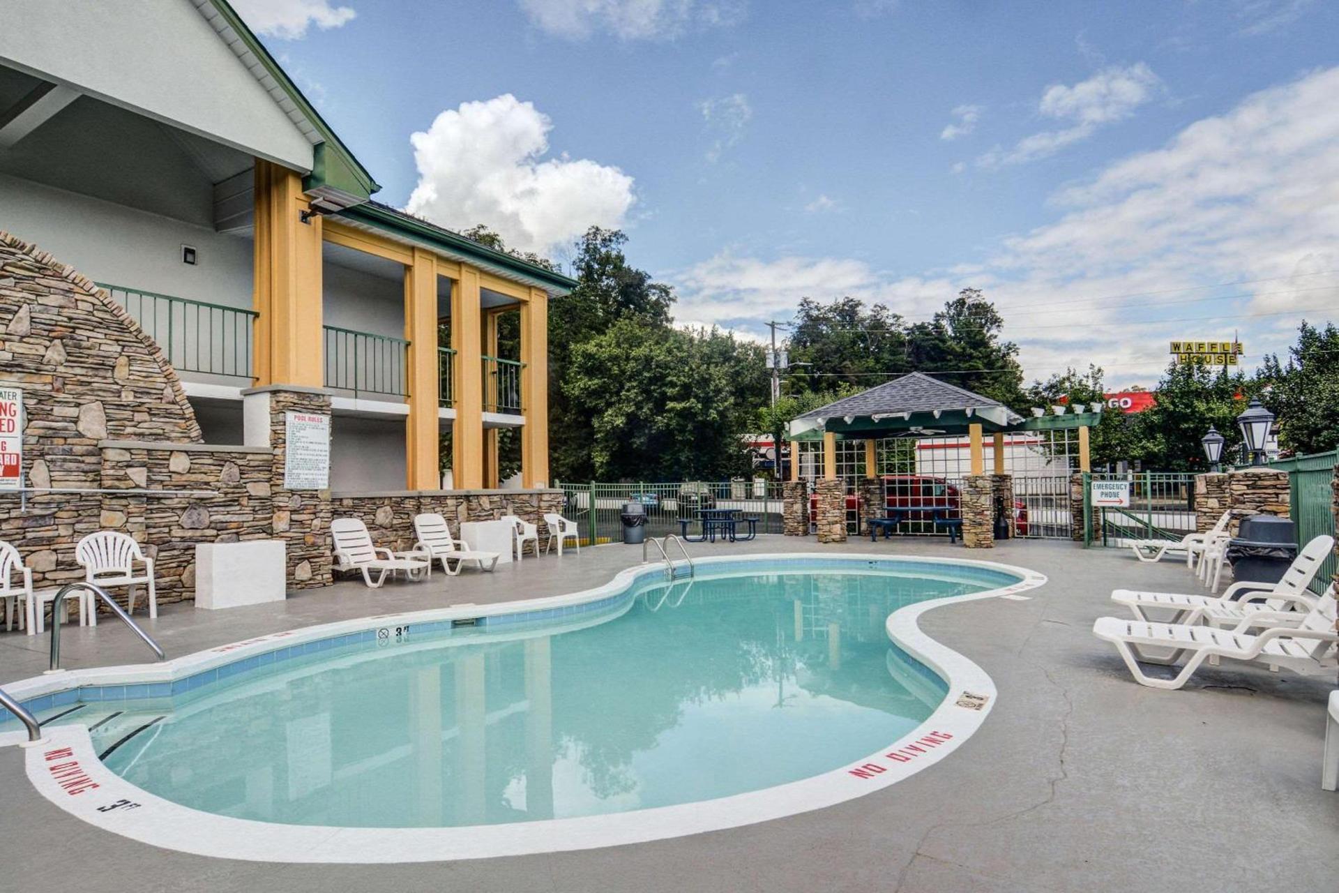 Quality Inn & Suites Biltmore East photo 9