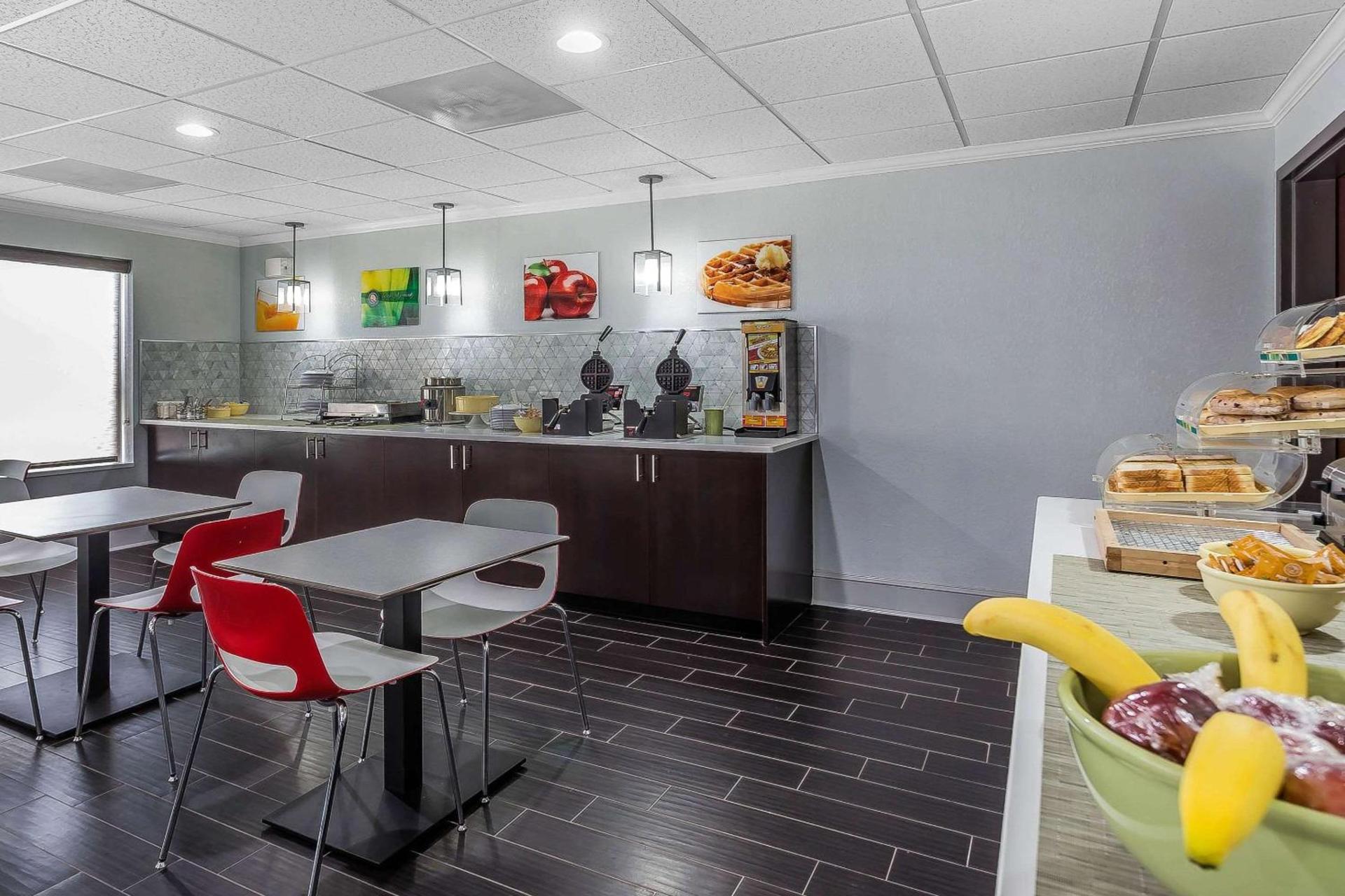 Quality Suites Pineville - Charlotte photo 7