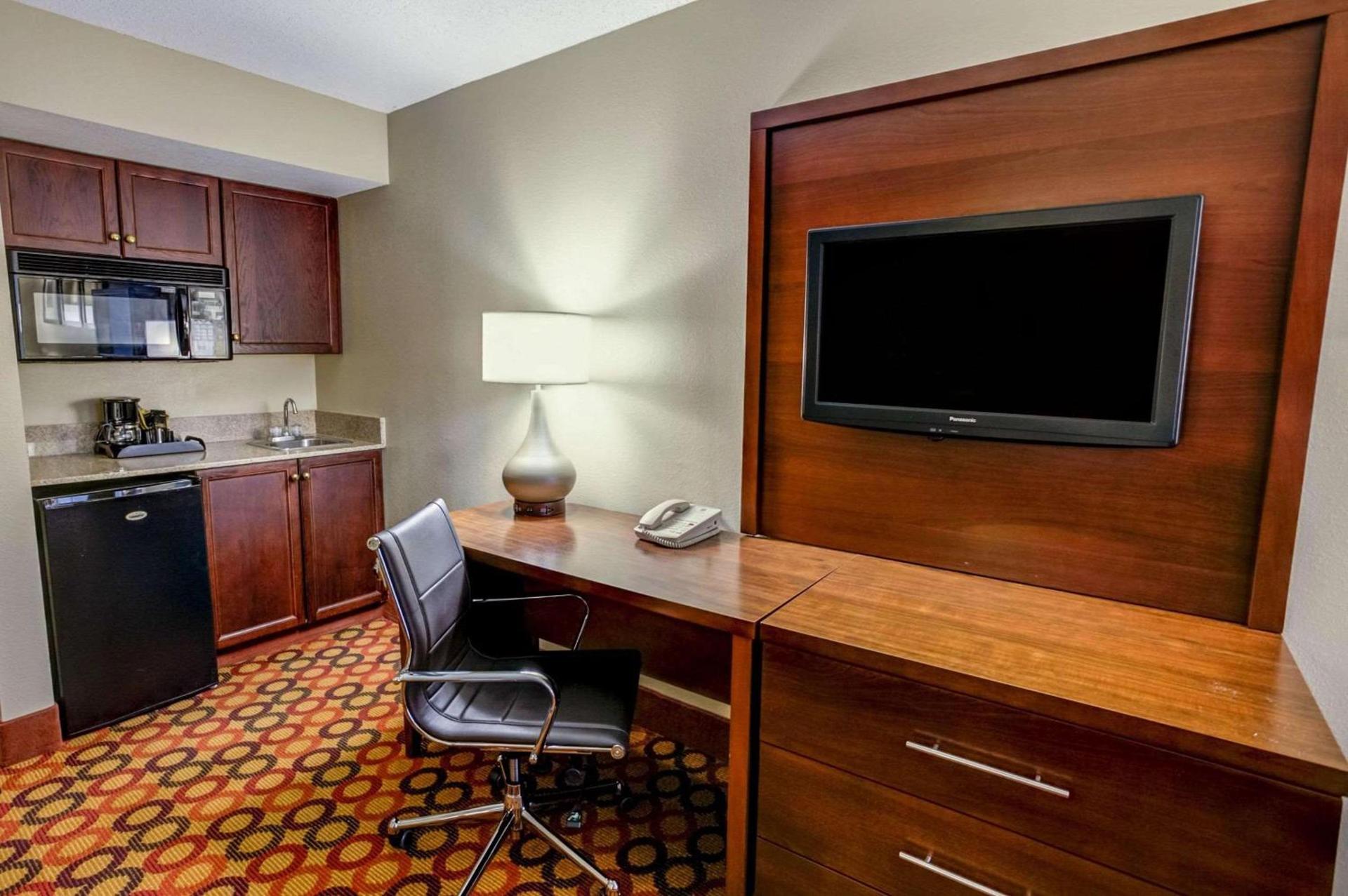 Concord Suites by IHG photo 7