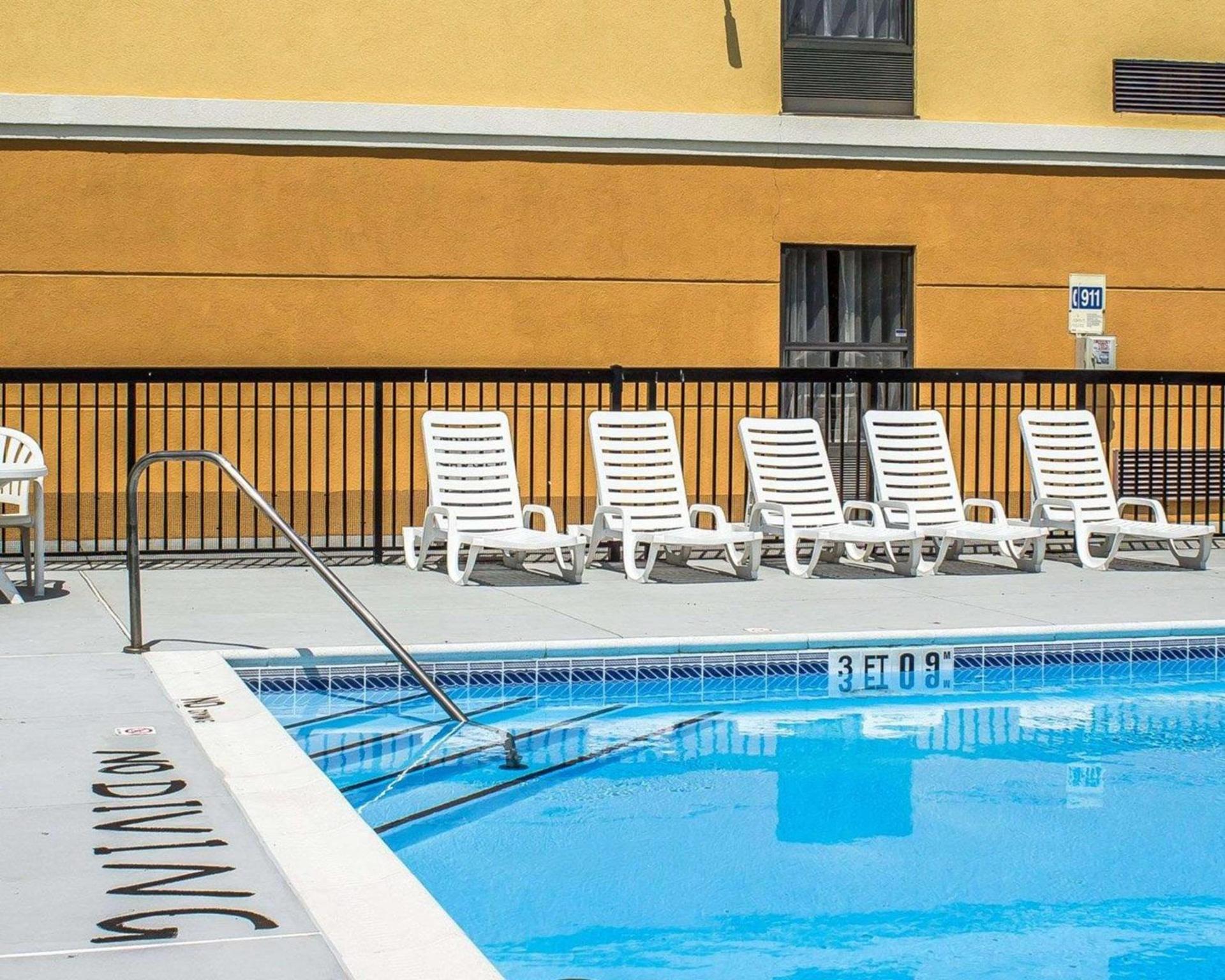 Comfort Inn Dunn near I-95 photo 9