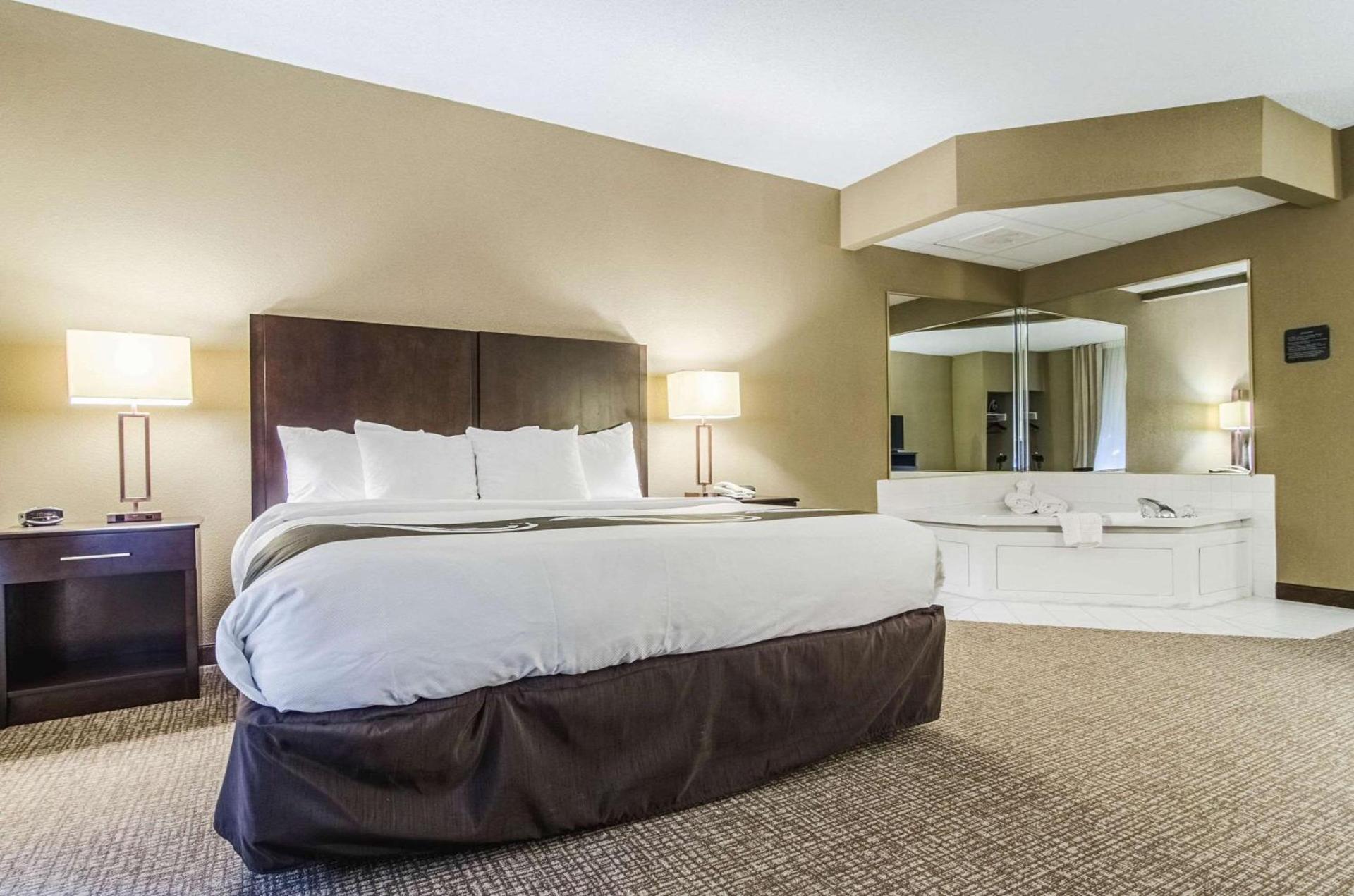 Quality Suites Graham - Burlington South photo 11