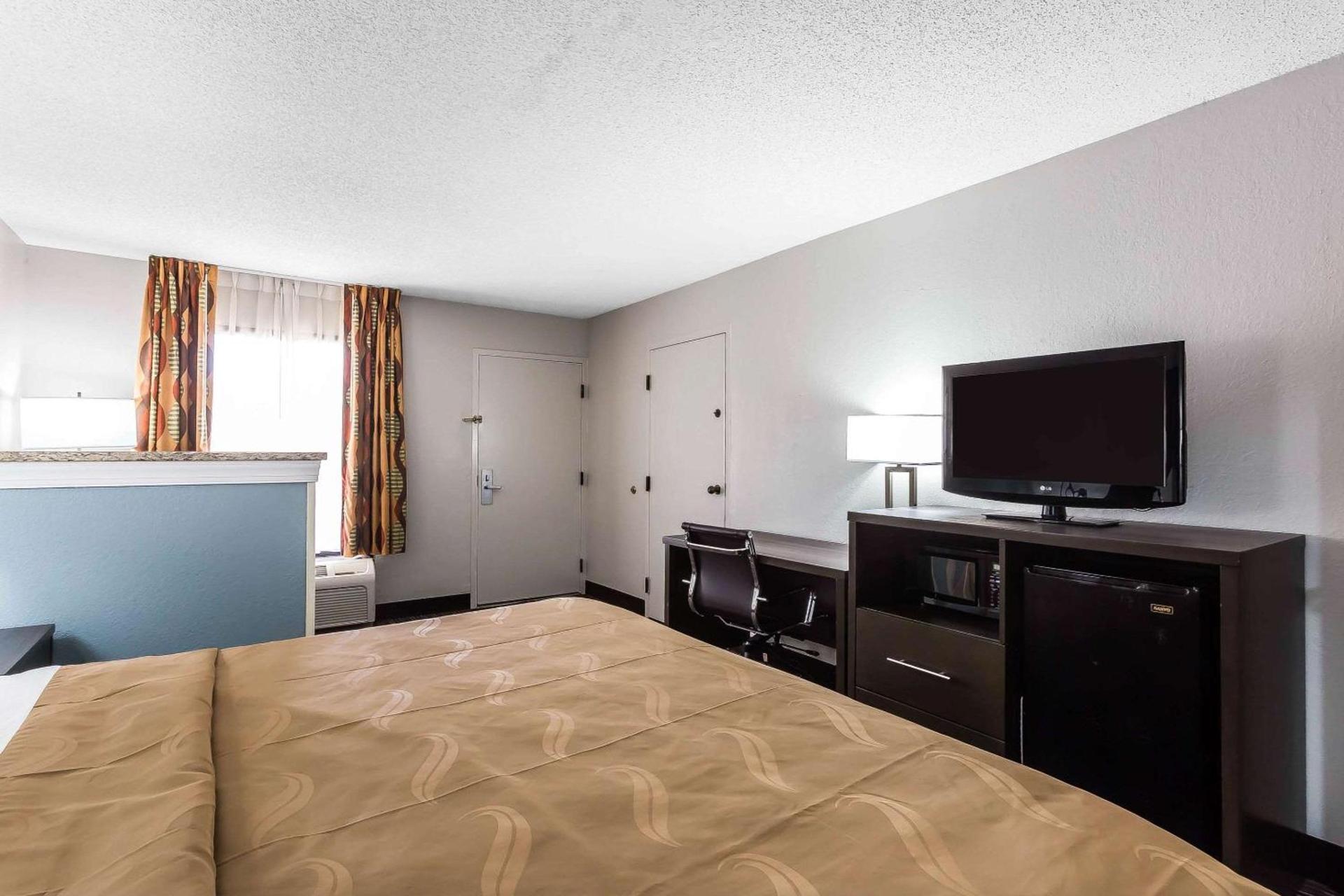 Quality Inn & Suites Mooresville-Lake Norman photo 11