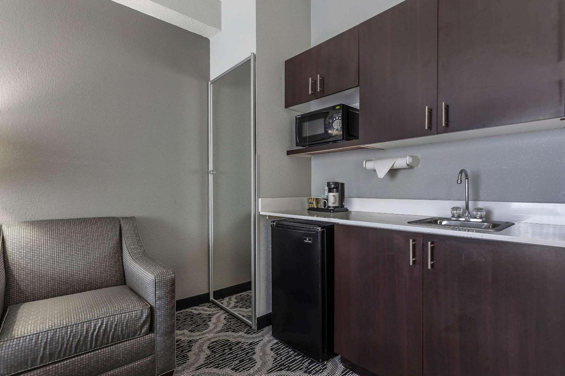 Quality Suites Pineville - Charlotte photo 22