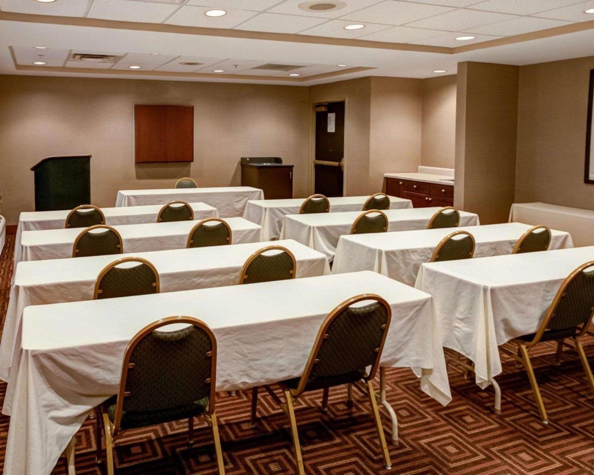 Charlotte Suites by IHG photo 24