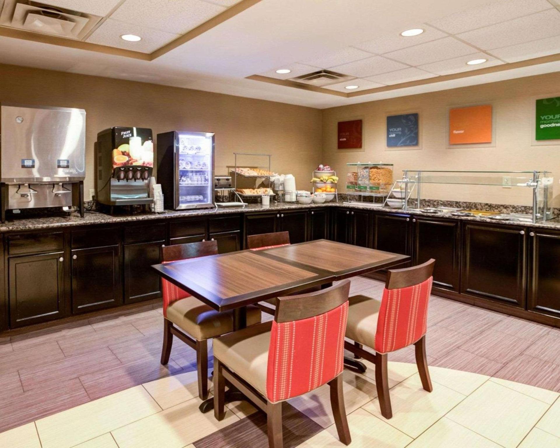 Charlotte Suites by IHG photo 28