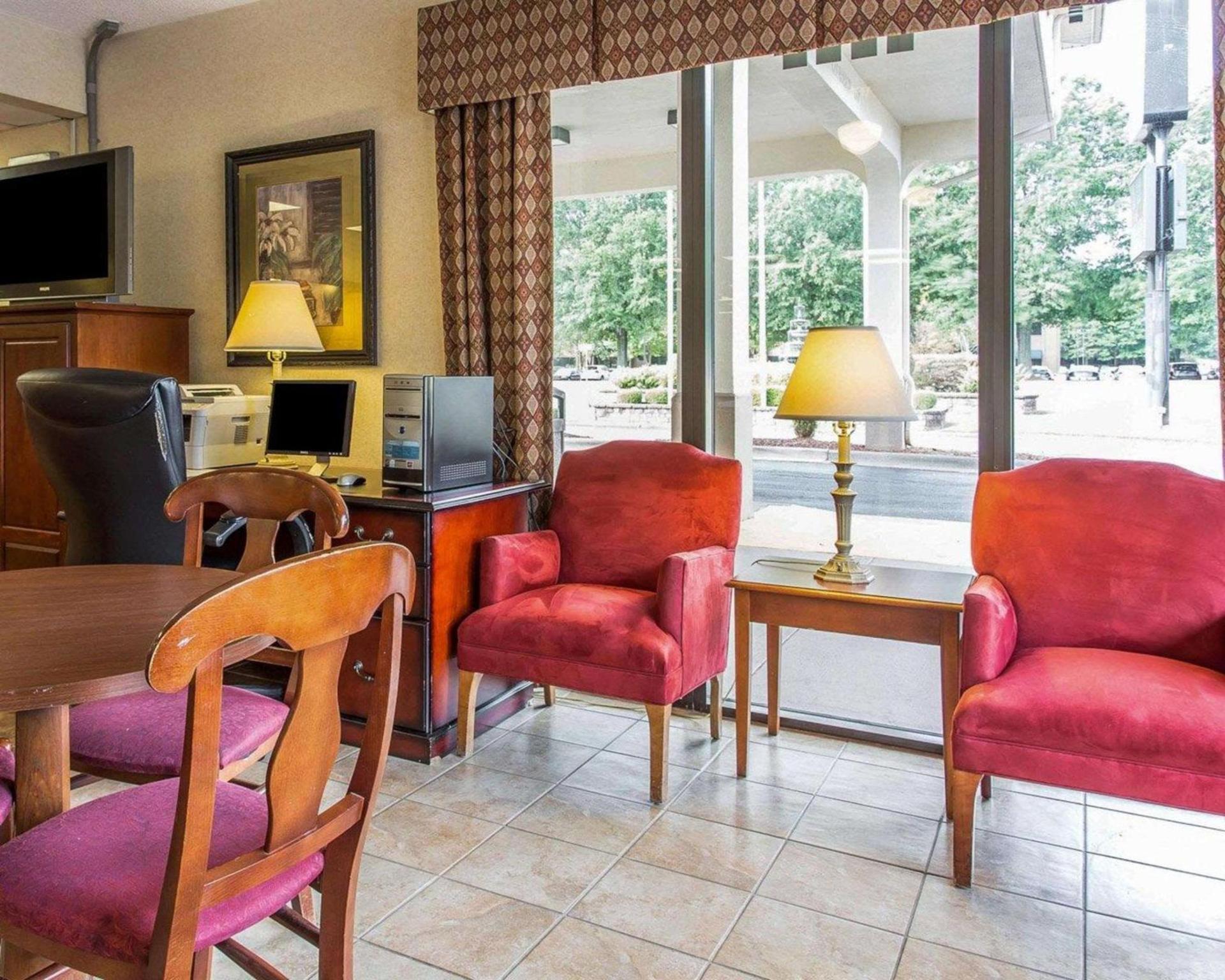 Townhouse Winston Salem - University photo 17