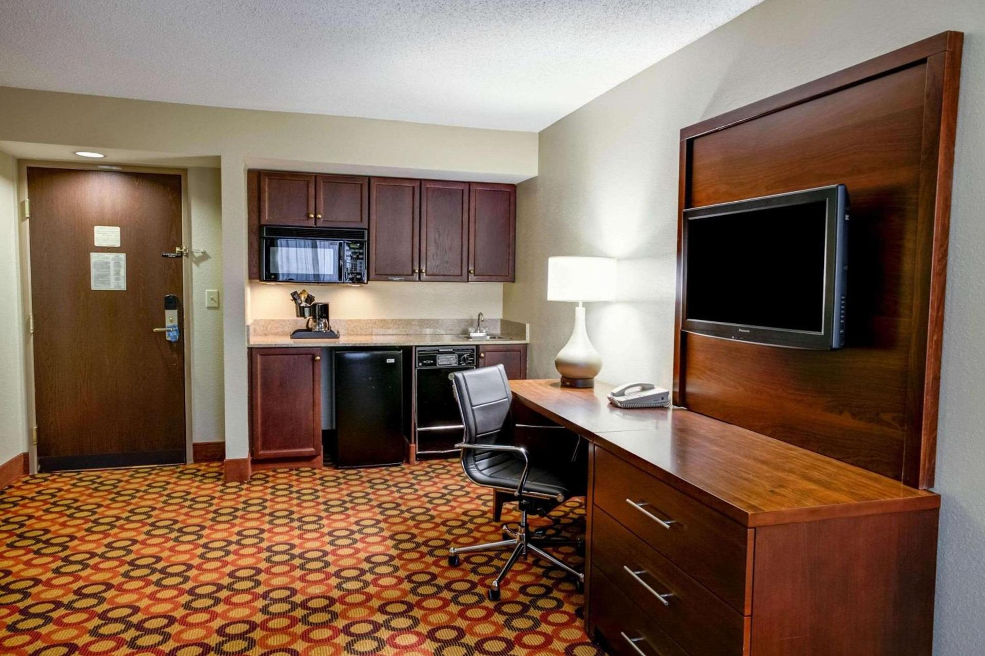Concord Suites by IHG photo 14