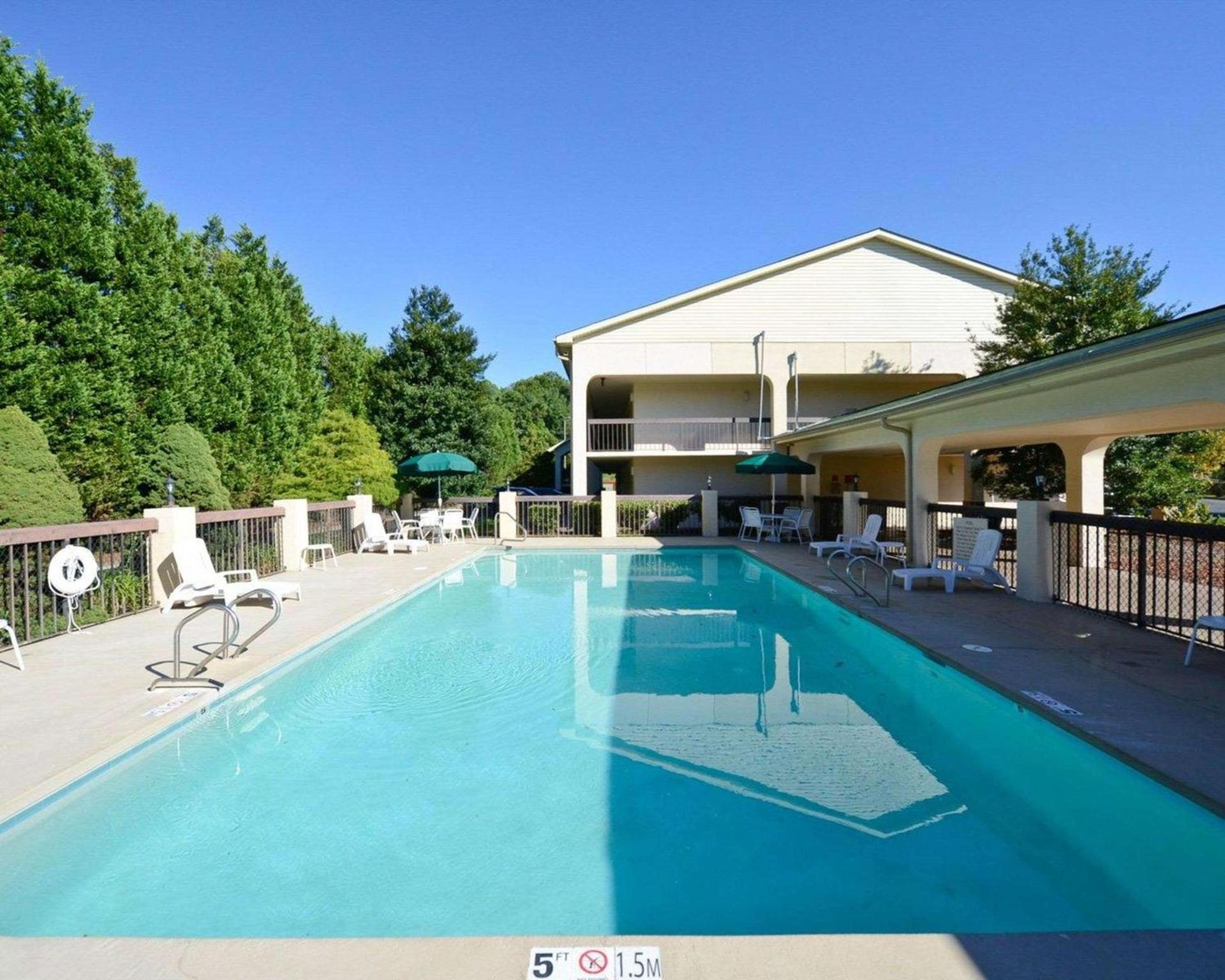 Townhouse Winston Salem - University photo 27
