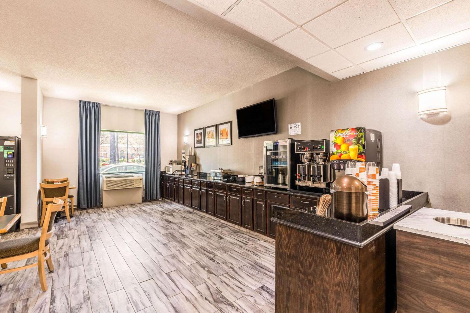 Lake Norman Inn and Suites photo 8