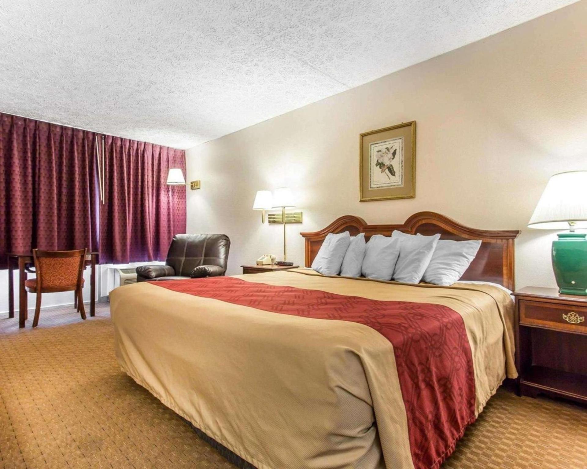 Econo Lodge Eden photo 9