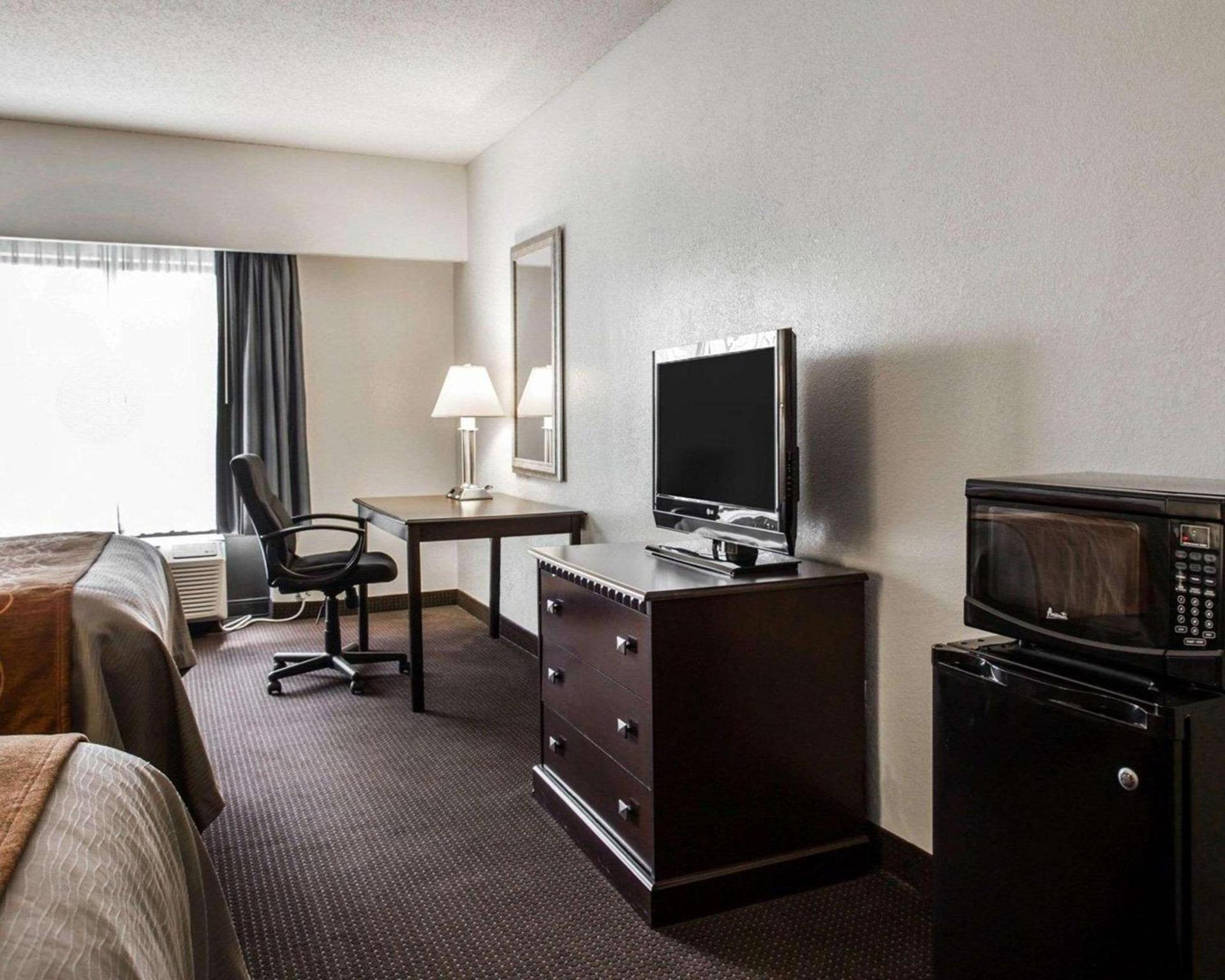 Comfort Inn & Suites Lumberton Central I-95 photo 16