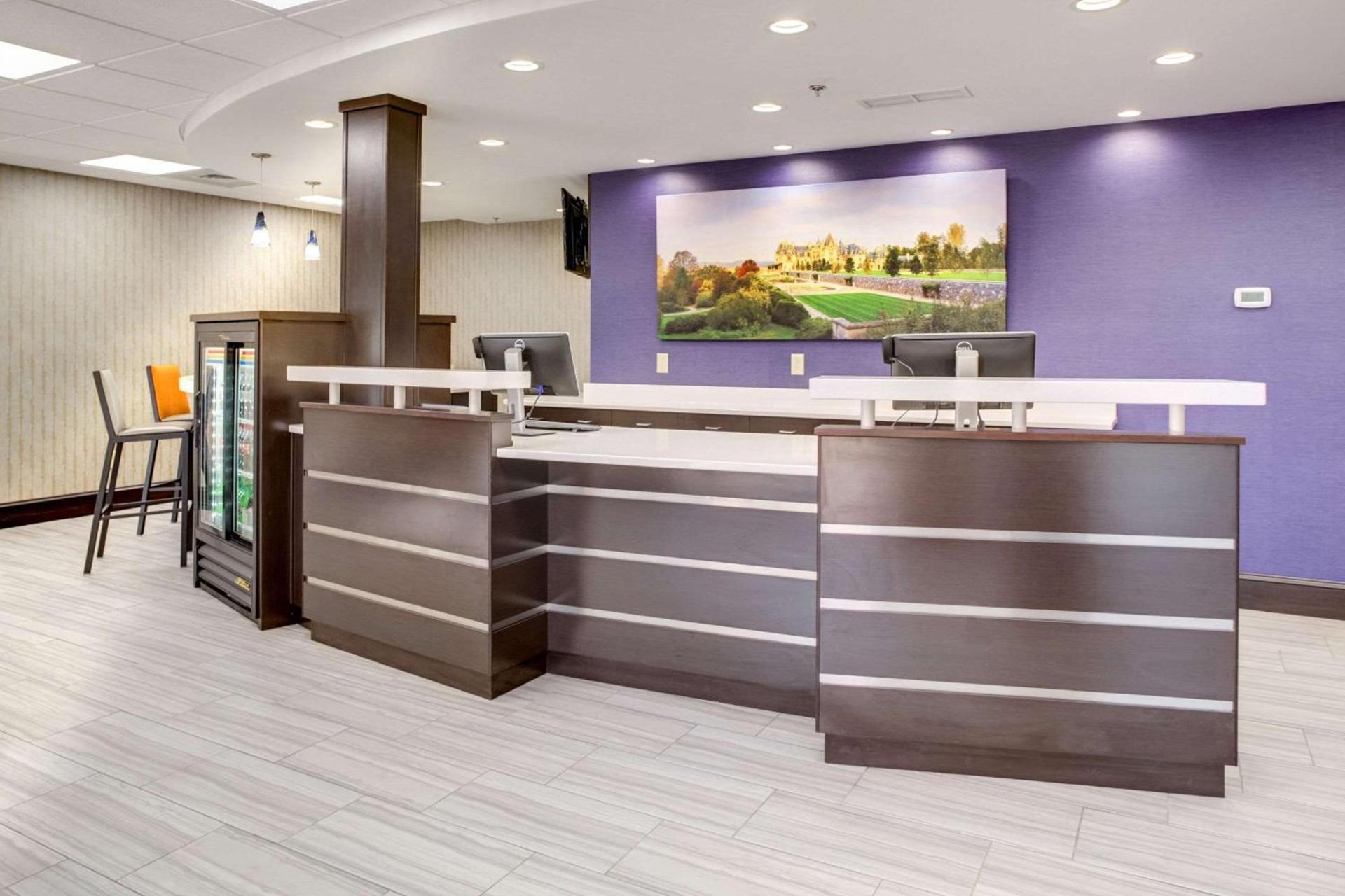 Clarion Pointe Biltmore Village photo 3