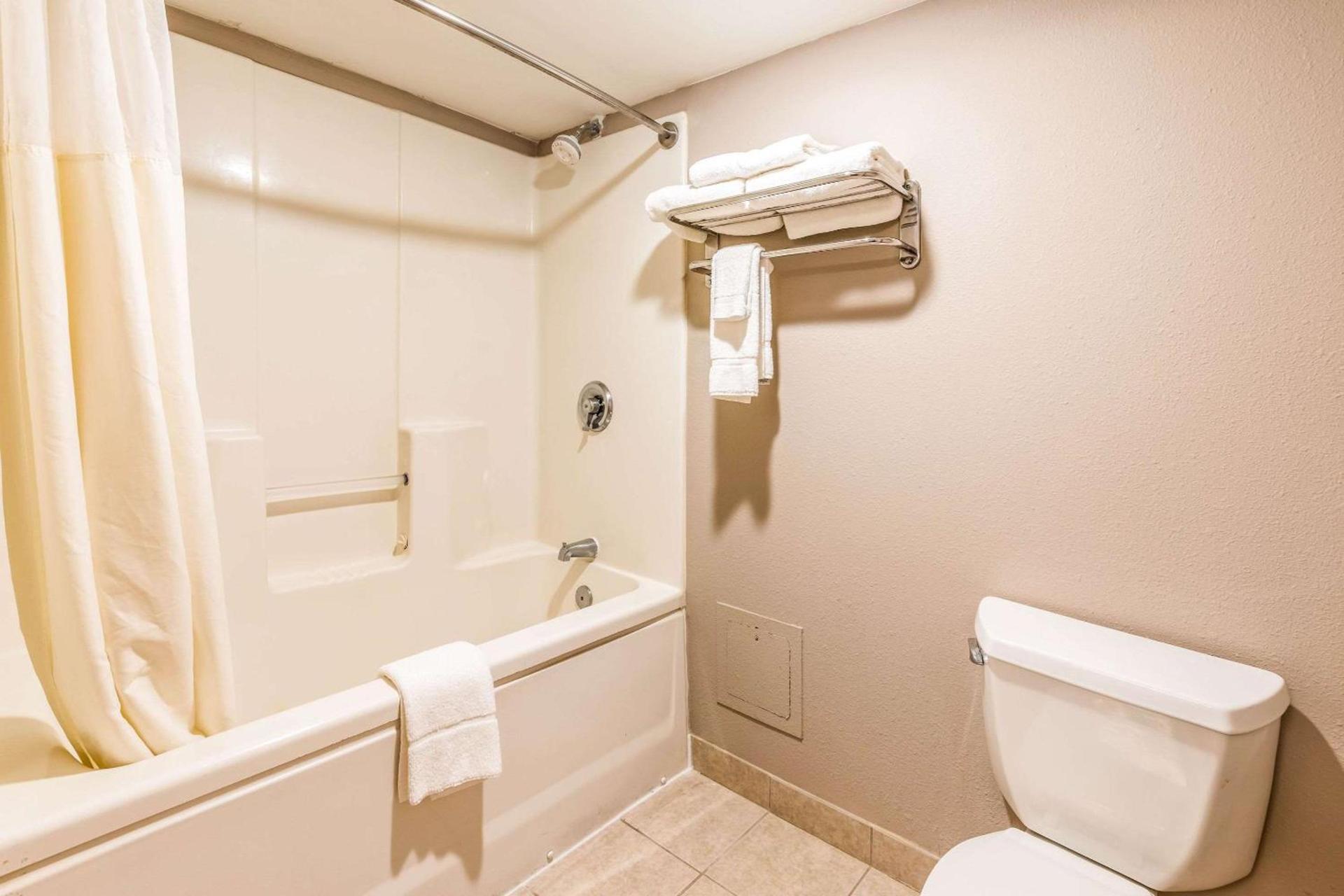 Lake Norman Inn and Suites photo 37